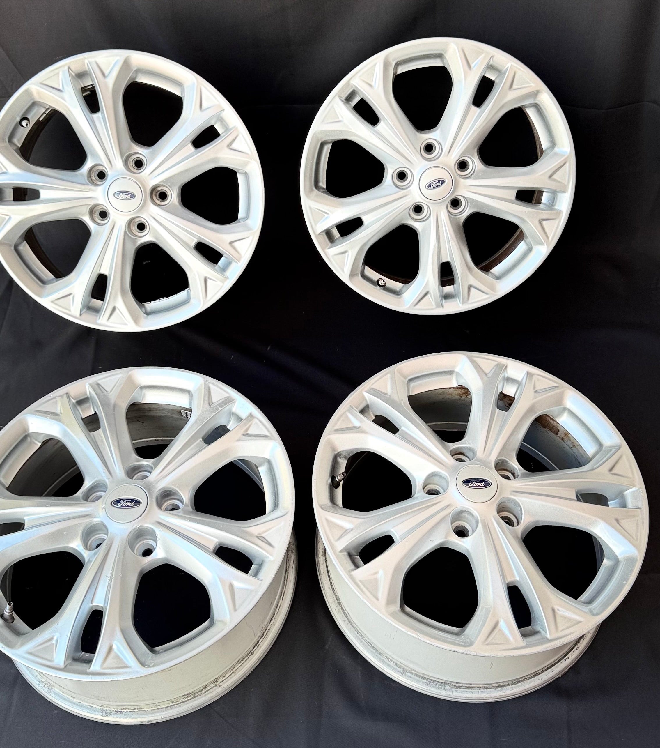 4 rines 17 pulgadas Ford Focus originales nunca reparados 5x108