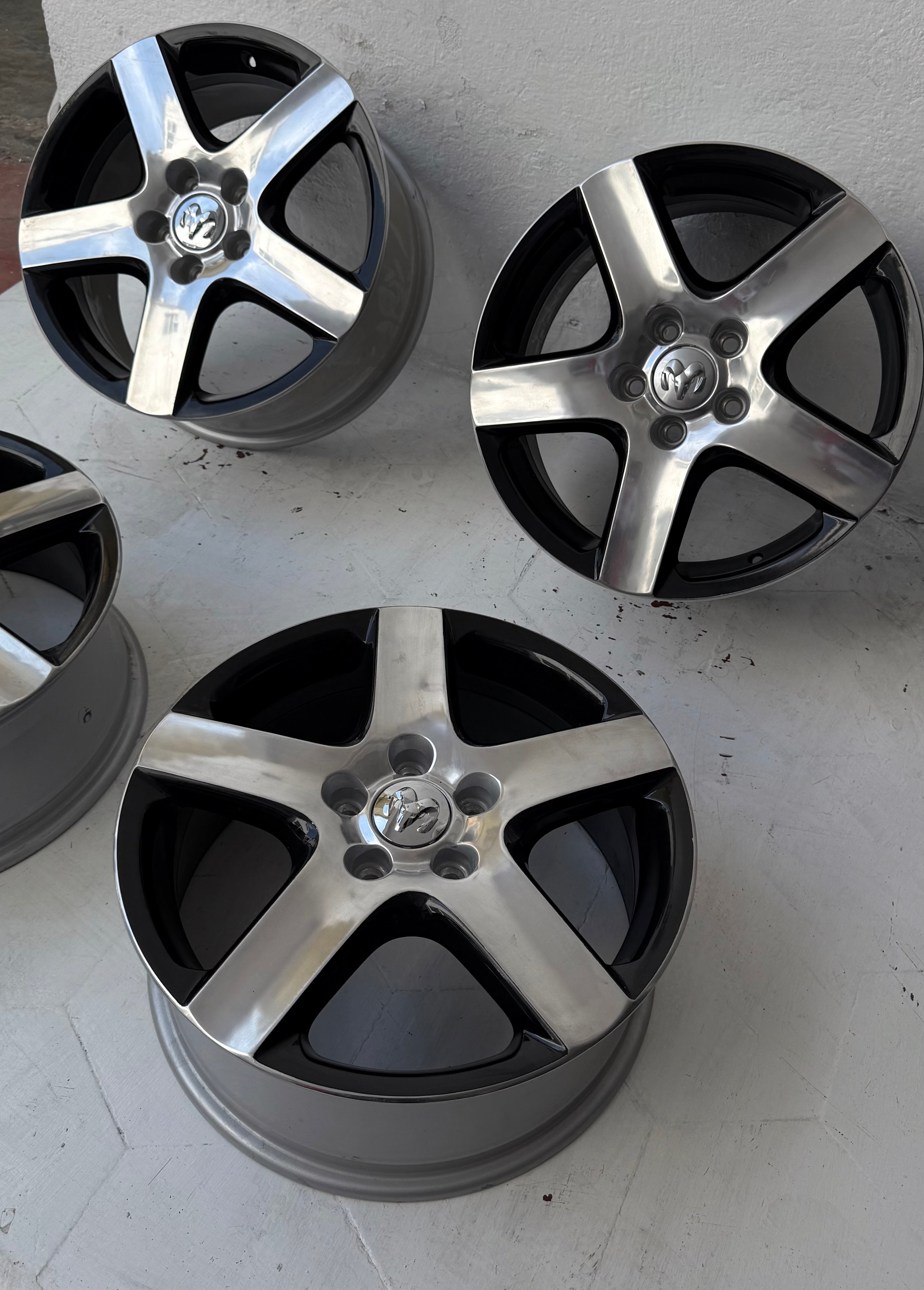 4 Rines 17” Ronal para Dodge Caravan, Voyager, 300C, Nitro y Avenger – 5×114