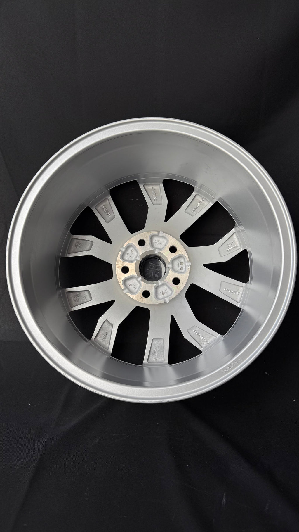 1 Rin 17” Volkswagen Golf TSI Jetta A6 A7 Original Nuevo