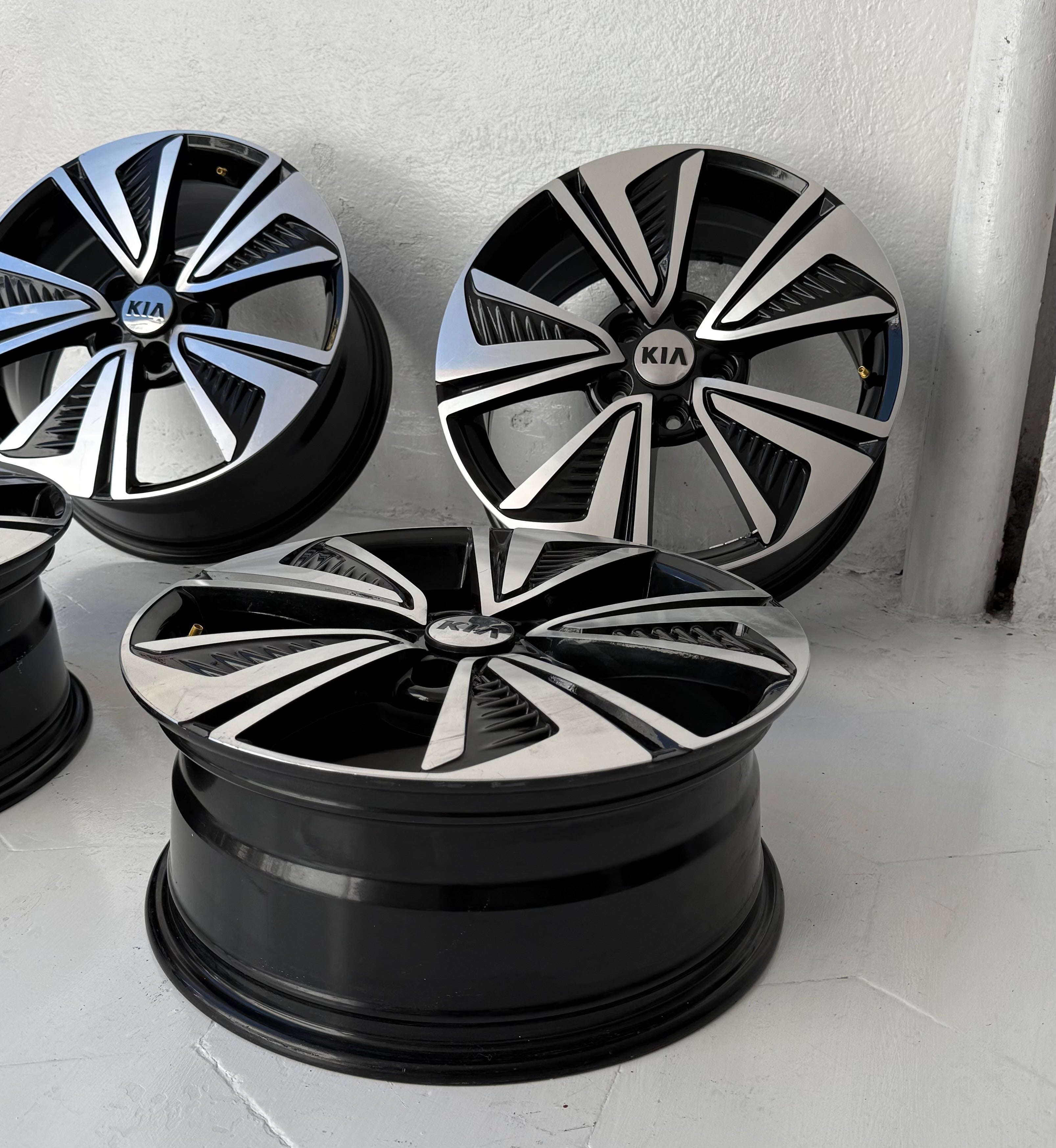 4 Rines 17” Kia Forte / Optima Originales Nuevos 5x114