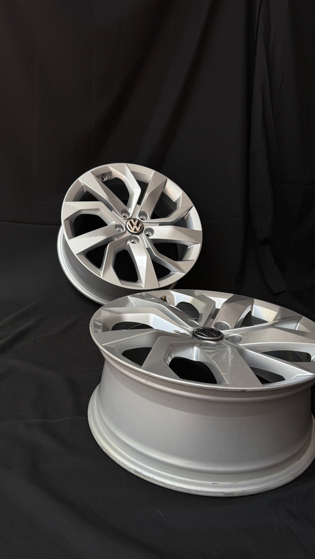 4 Rines 18” Volkswagen Tiguan Taos Golf Jetta MK6 MK7 Passat New Beetle Originales Seminuevos 5x112