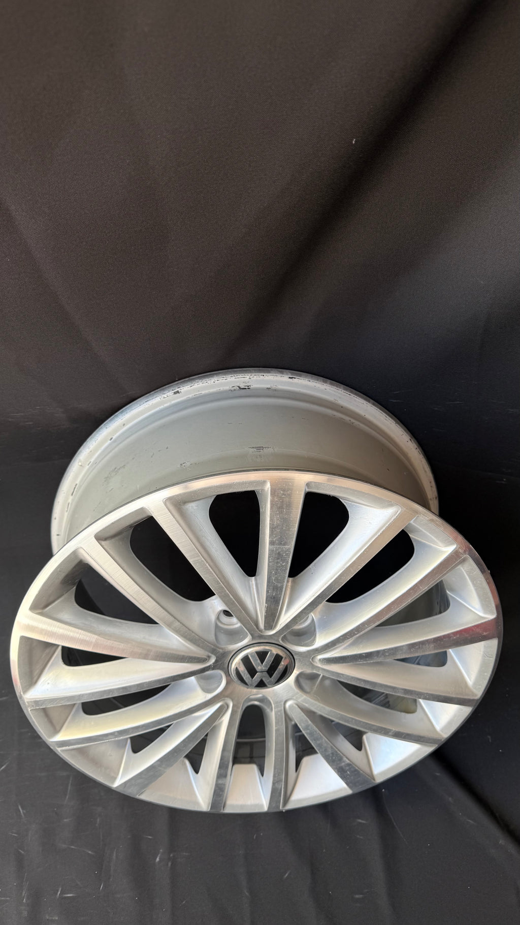 1 Rin 17” Volkswagen Jetta MK6 Sport Original Seminuevo 5x112