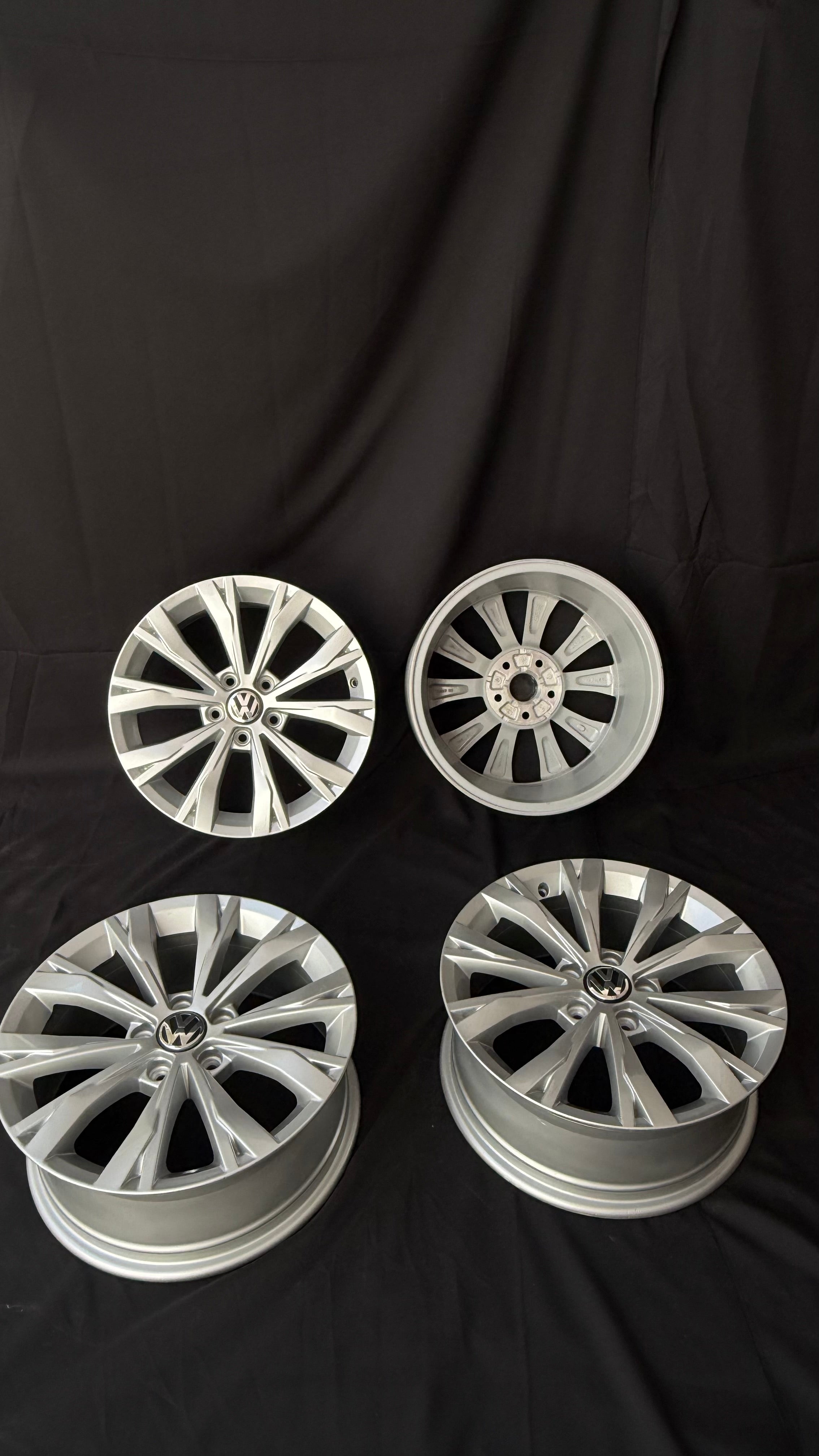 4 Rines 17” Volkswagen Tiguan Taos Golf Jetta MK6 MK7 Originales Nuevos 5x112