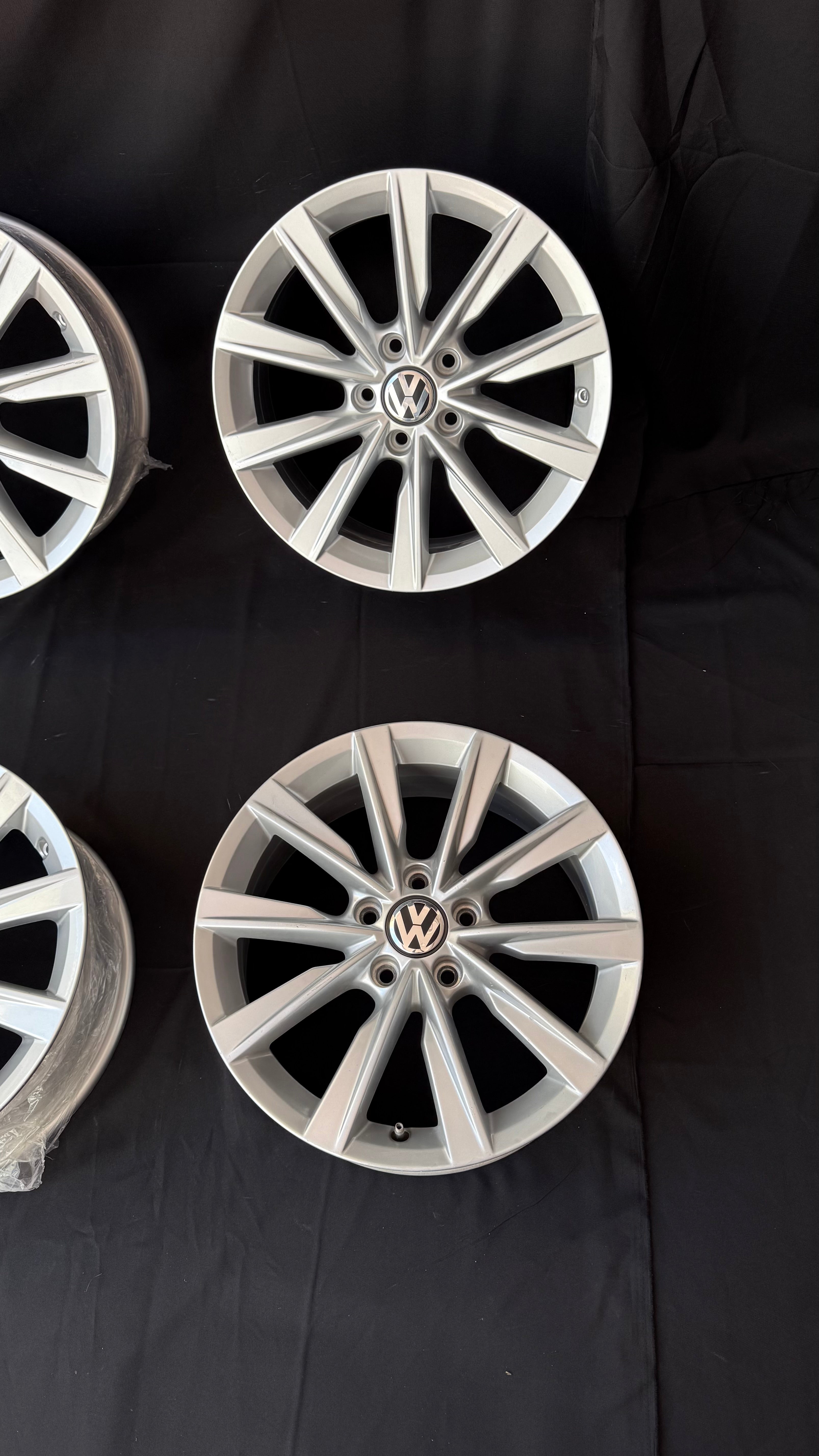 4 Rines 17” Volkswagen Tiguan Taos Golf Jetta MK6 MK7 Passat New Beetle Originales Nuevos 5x112