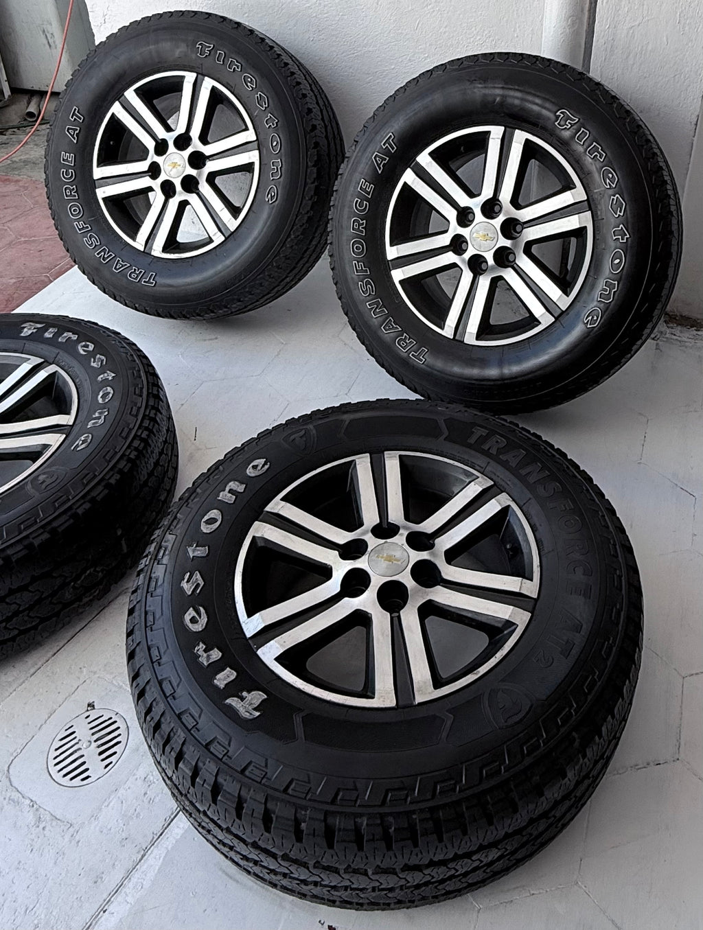 4 Rines con llantas 18” Chevrolet Silverado, Cheyenne, Suburban y Express Van – 6×139
