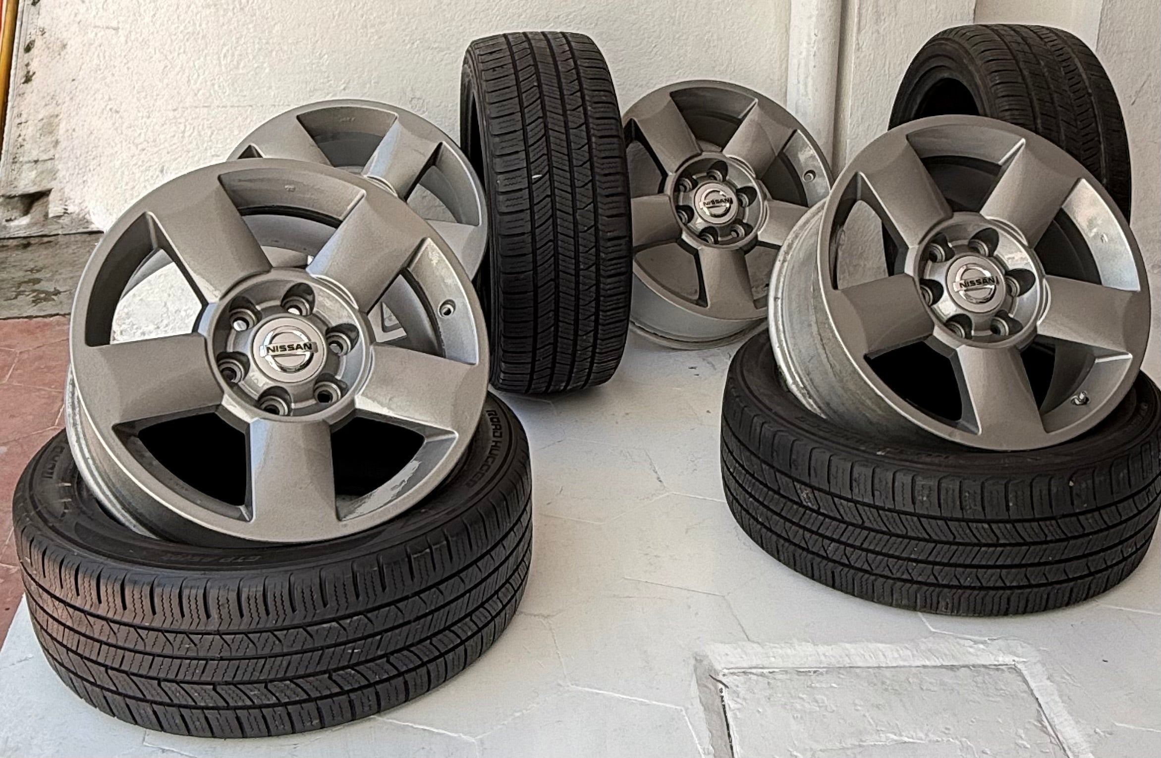 4 Rines y 4 Llantas 18” Nissan D21 Estacas 6x139
