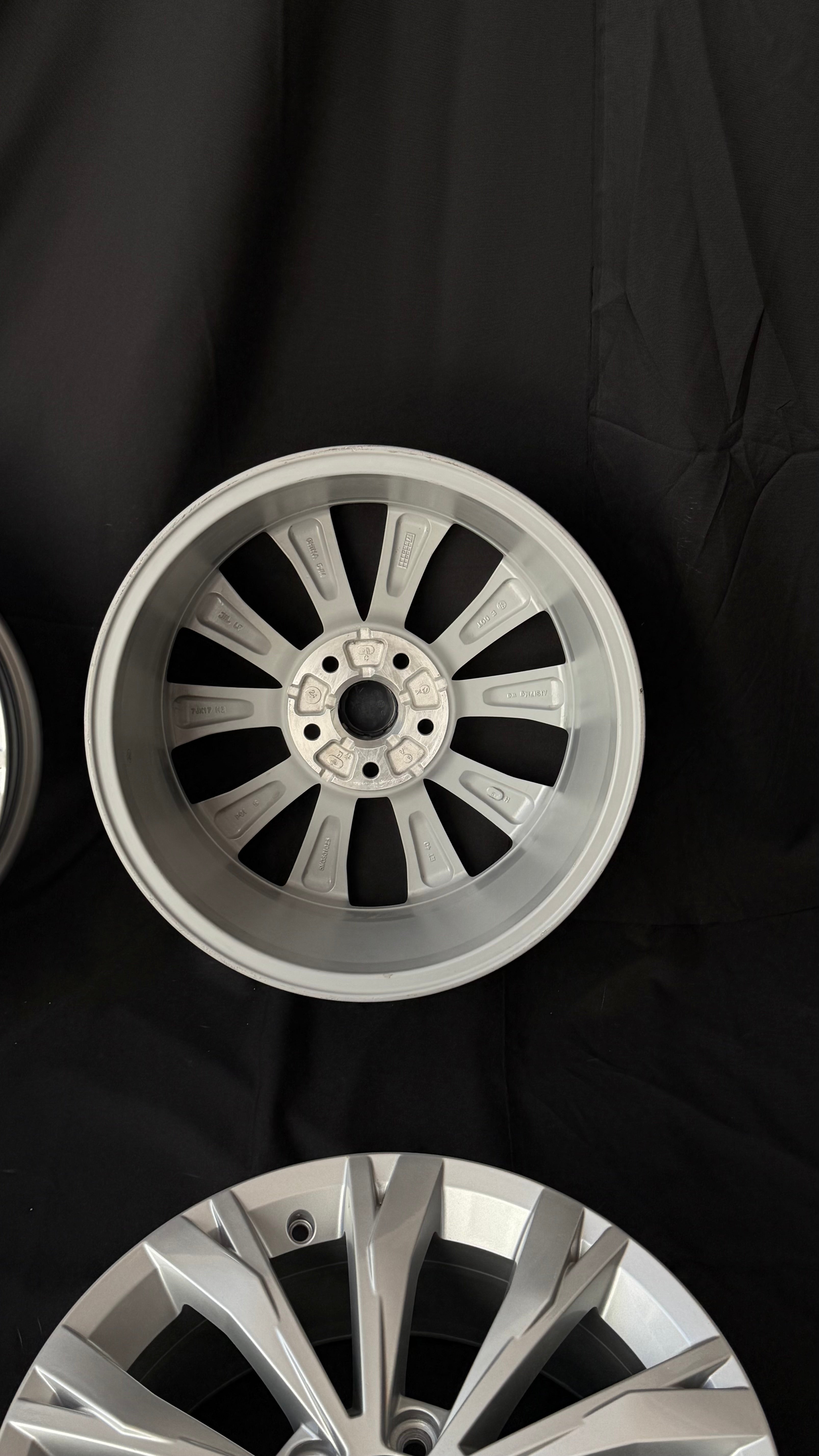 4 Rines 17” Volkswagen Tiguan Taos Golf Jetta MK6 MK7 Originales Nuevos 5x112