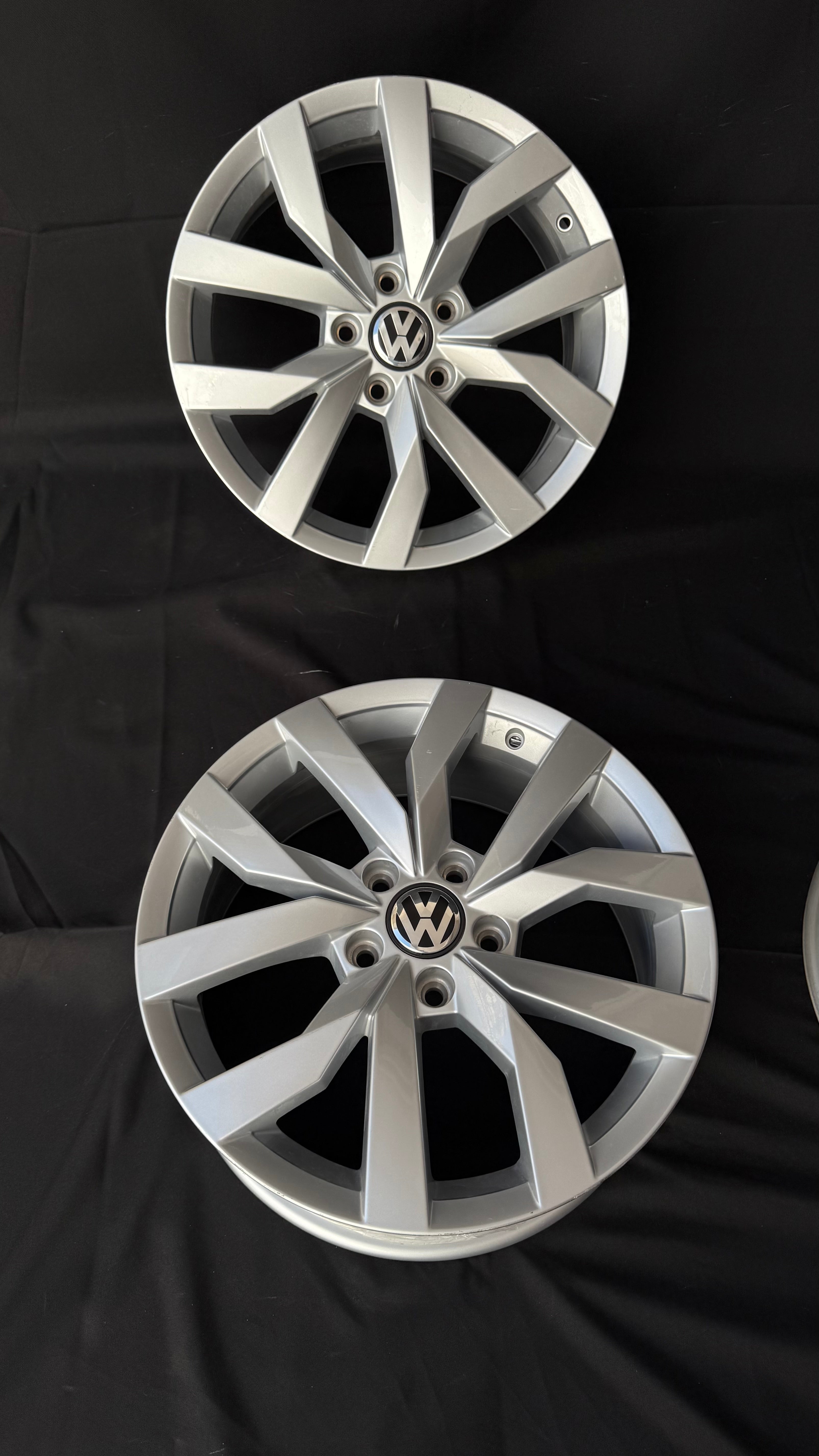 4 Rines 17” Volkswagen Golf TSI Jetta A7 A6 Originales Nuevos