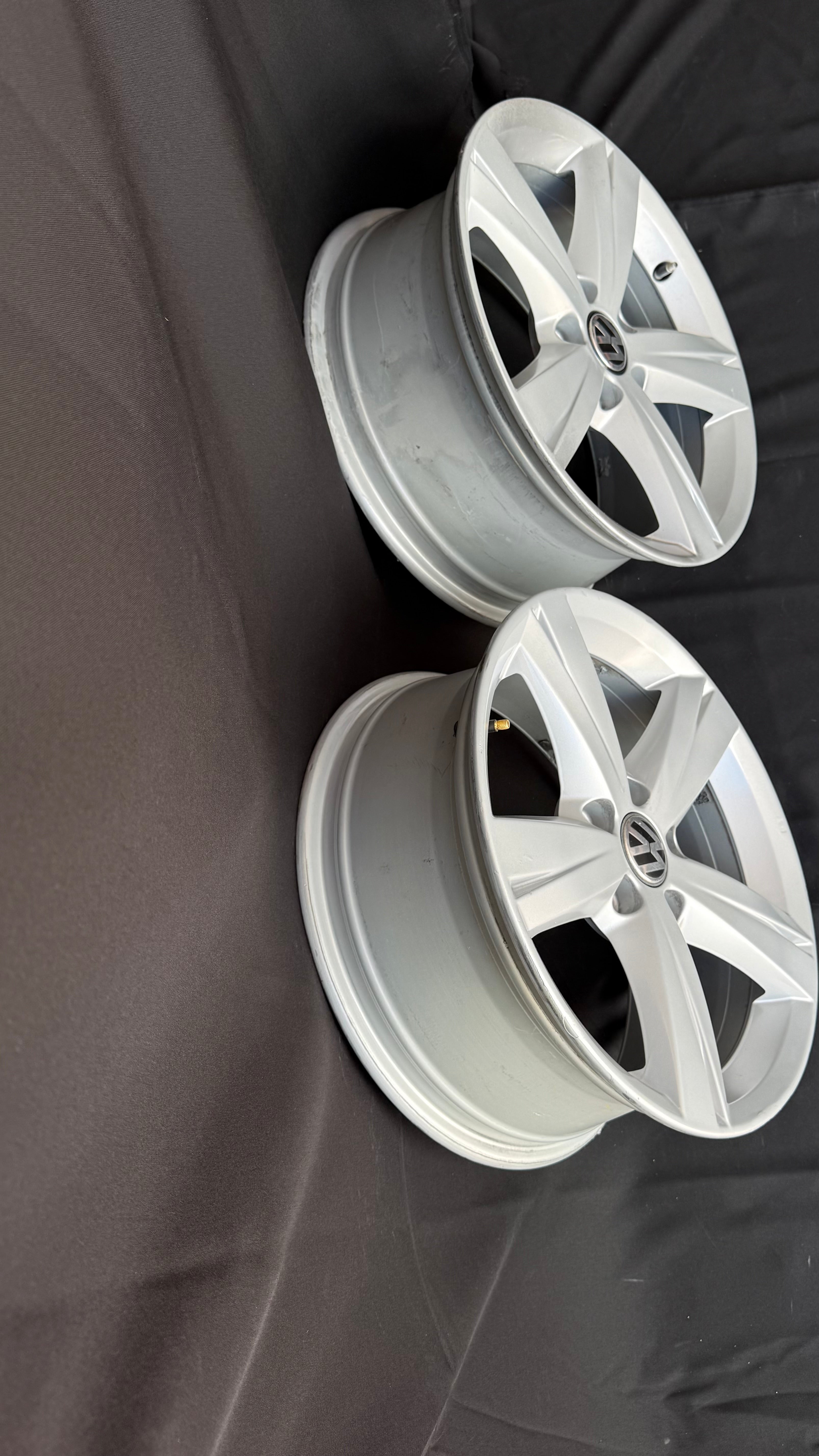 4 Rines 17” Volkswagen Golf Jetta Originales Seminuevos 5x112