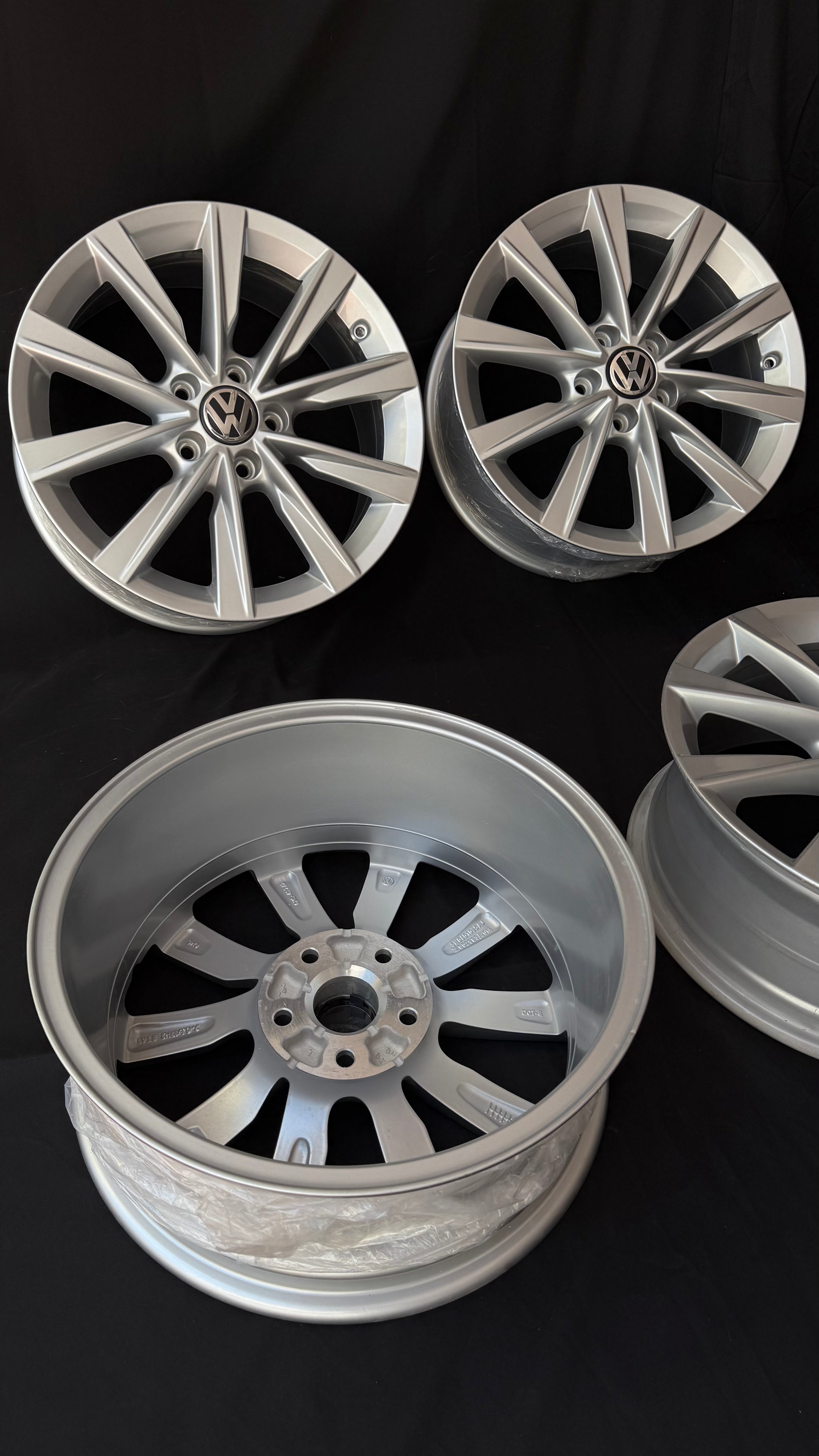 4 Rines 17” Volkswagen Tiguan Taos Golf Jetta MK6 MK7 Passat New Beetle Originales Nuevos 5x112