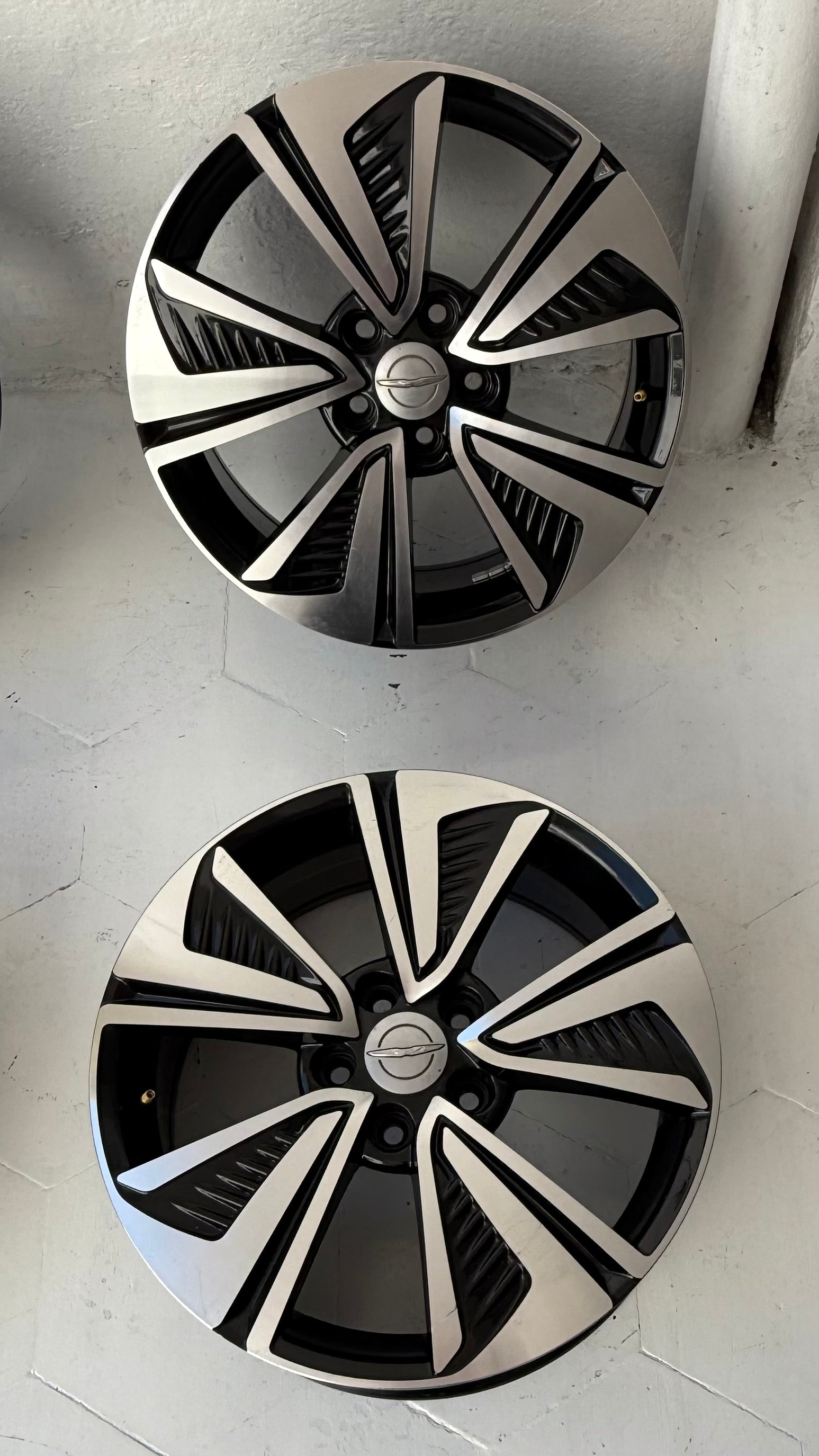 4 Rines 17” Jeep Liberty Compass Patriot Nitro Voyager Caravan Avenger Nuevos Originales