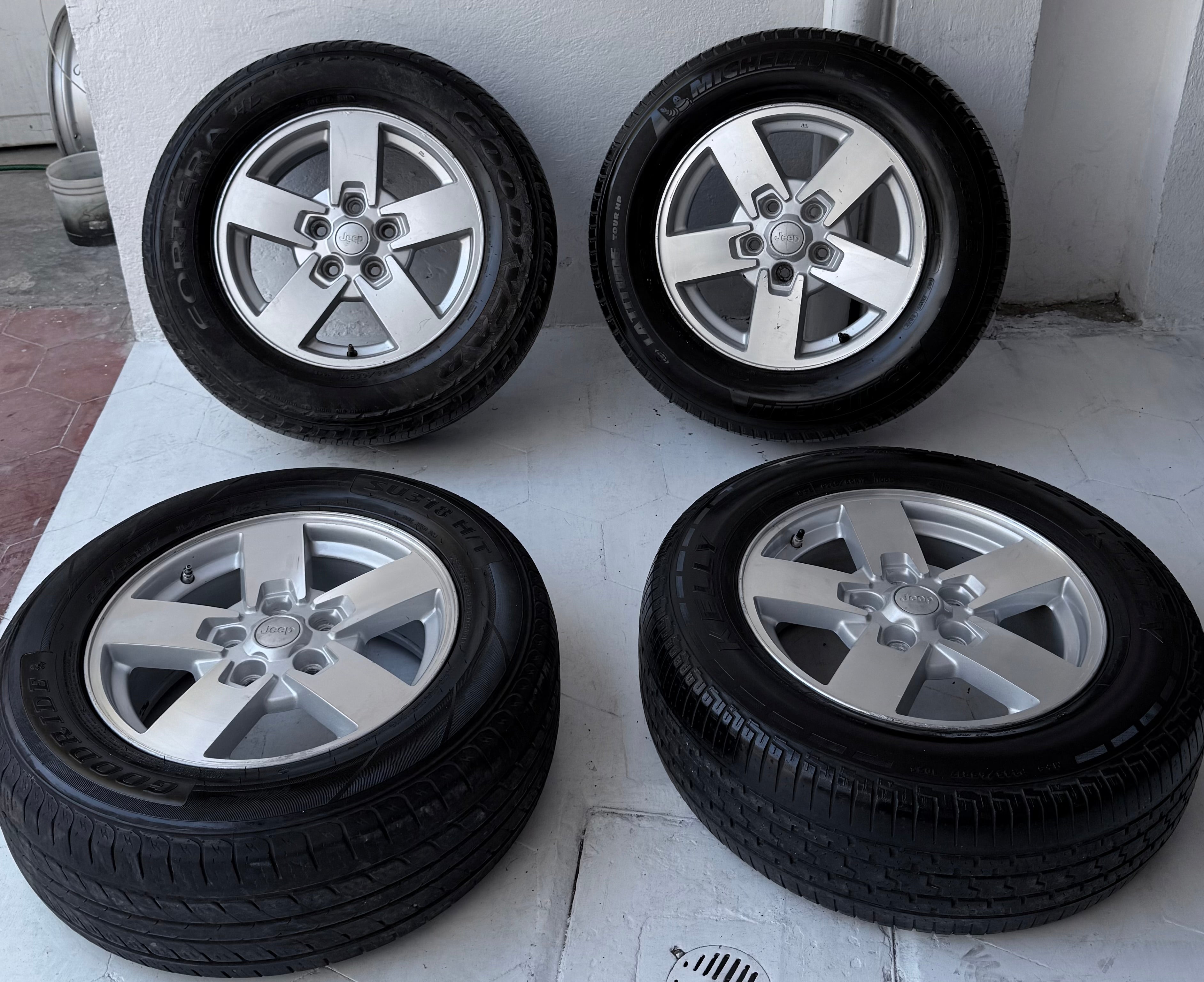 4 Rines con llantas 17” Dodge Journey, Caravan y Town & Country / Jeep Grand Cherokee y Commander – 5×127