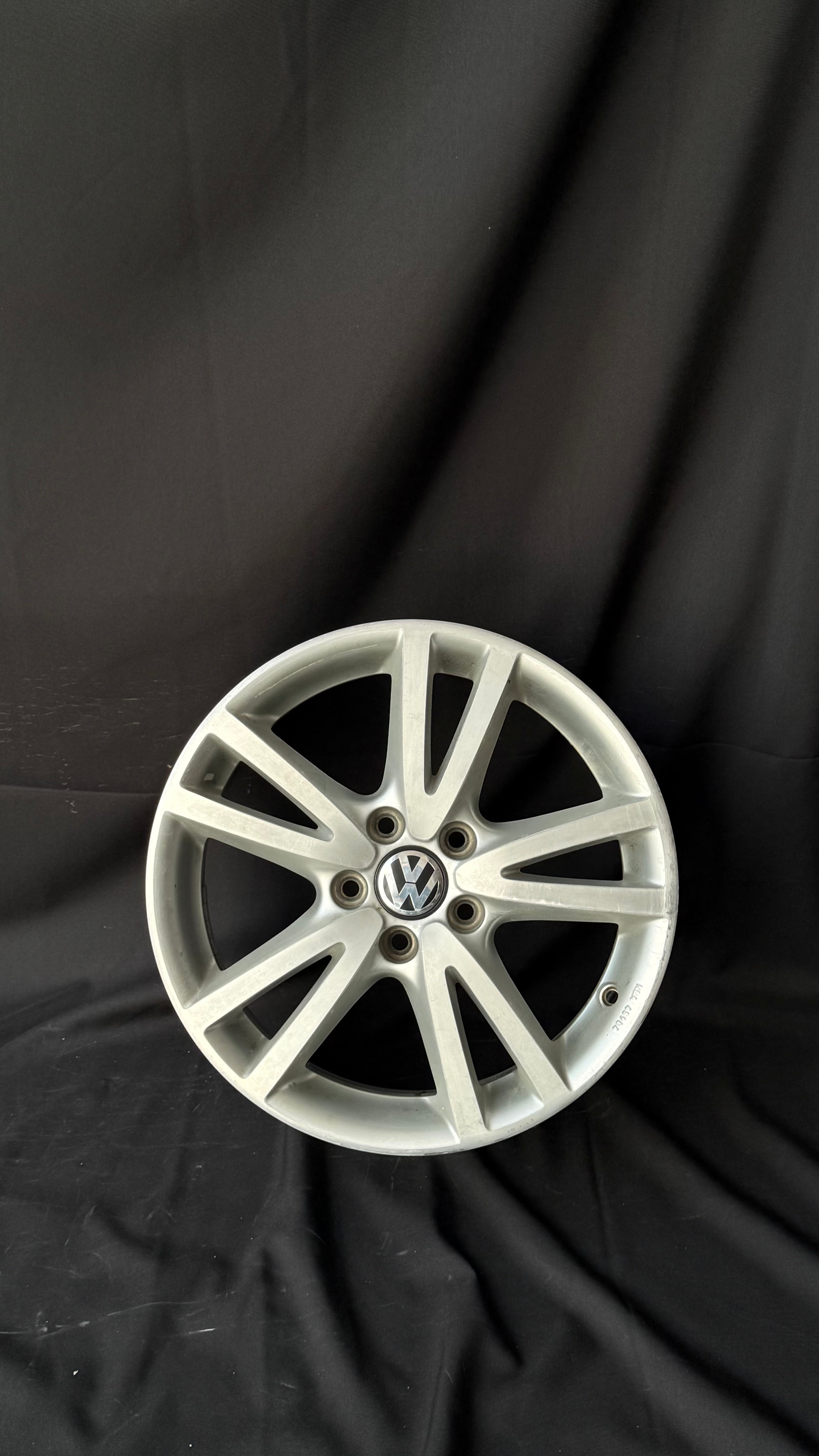 1 Rin 17” Volkswagen Jetta MK6 / Golf