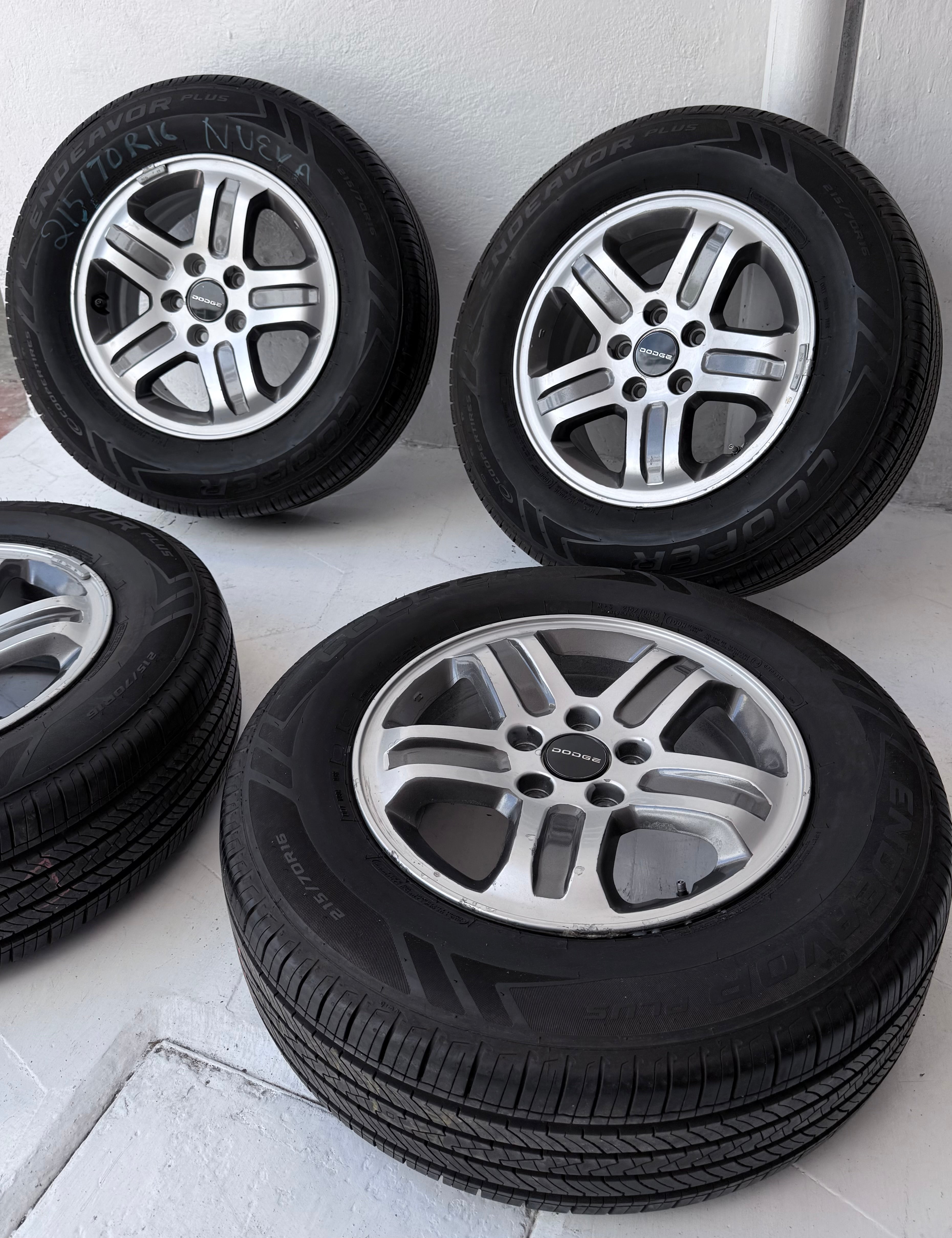 4 Rines con llantas 16” Dodge Voyager, Caravan, Avenger, Nitro y Jeep Liberty, Compass y Patriot – 5×114