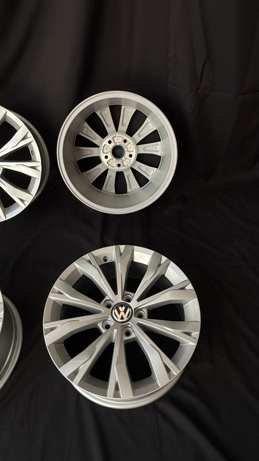 4 Rines 17” Volkswagen Tiguan Taos Golf Jetta MK6 MK7 Originales Nuevos 5x112