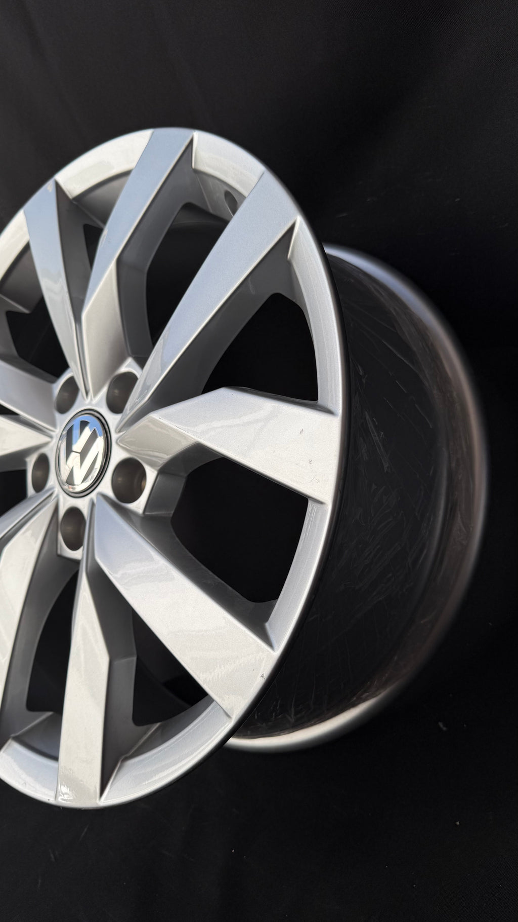 1 Rin 17” Volkswagen Golf TSI Jetta A6 A7 Original Nuevo