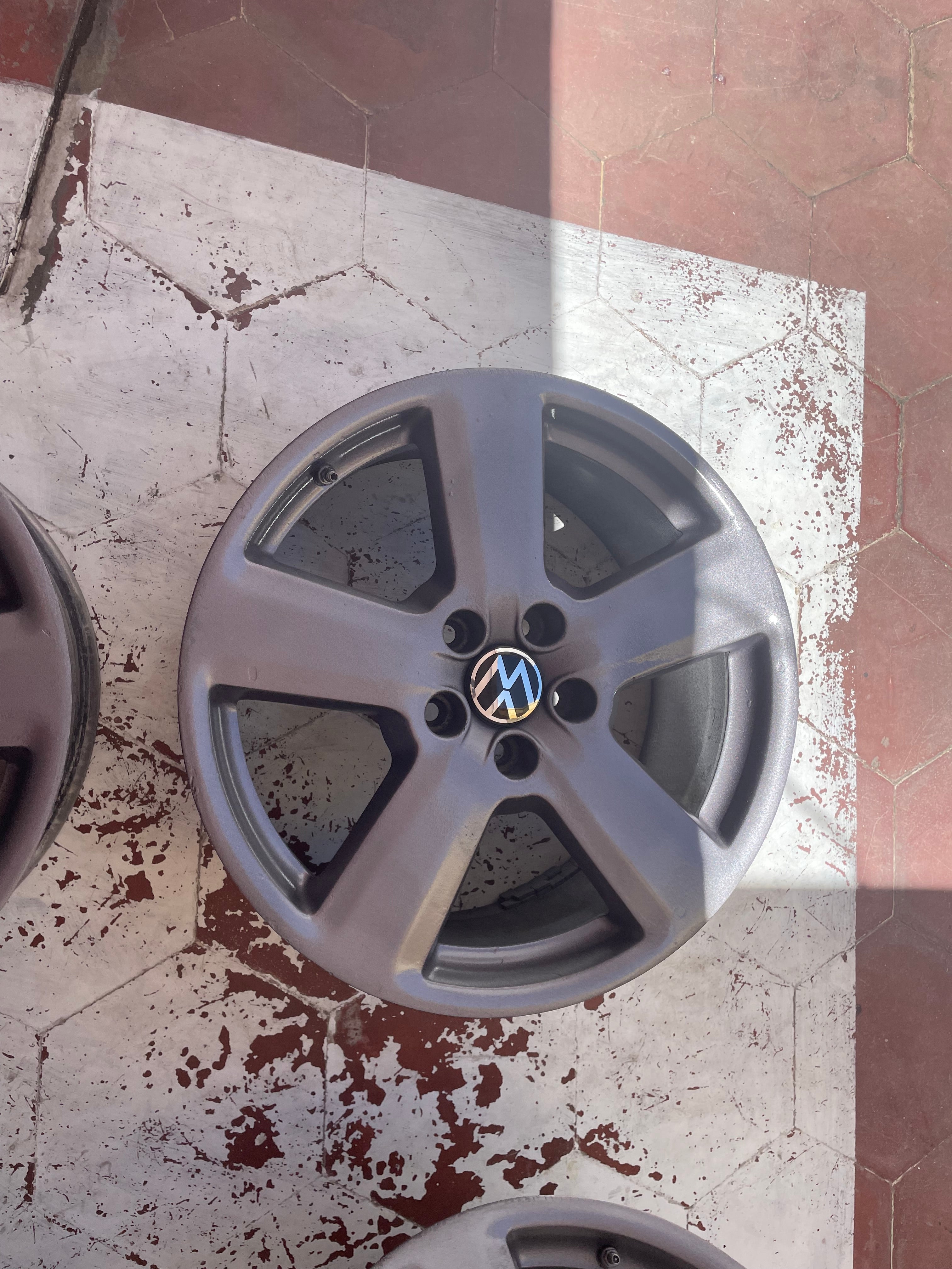 Rines Originales Volkswagen 18" para Jetta MK6 / MK7 - 5x112