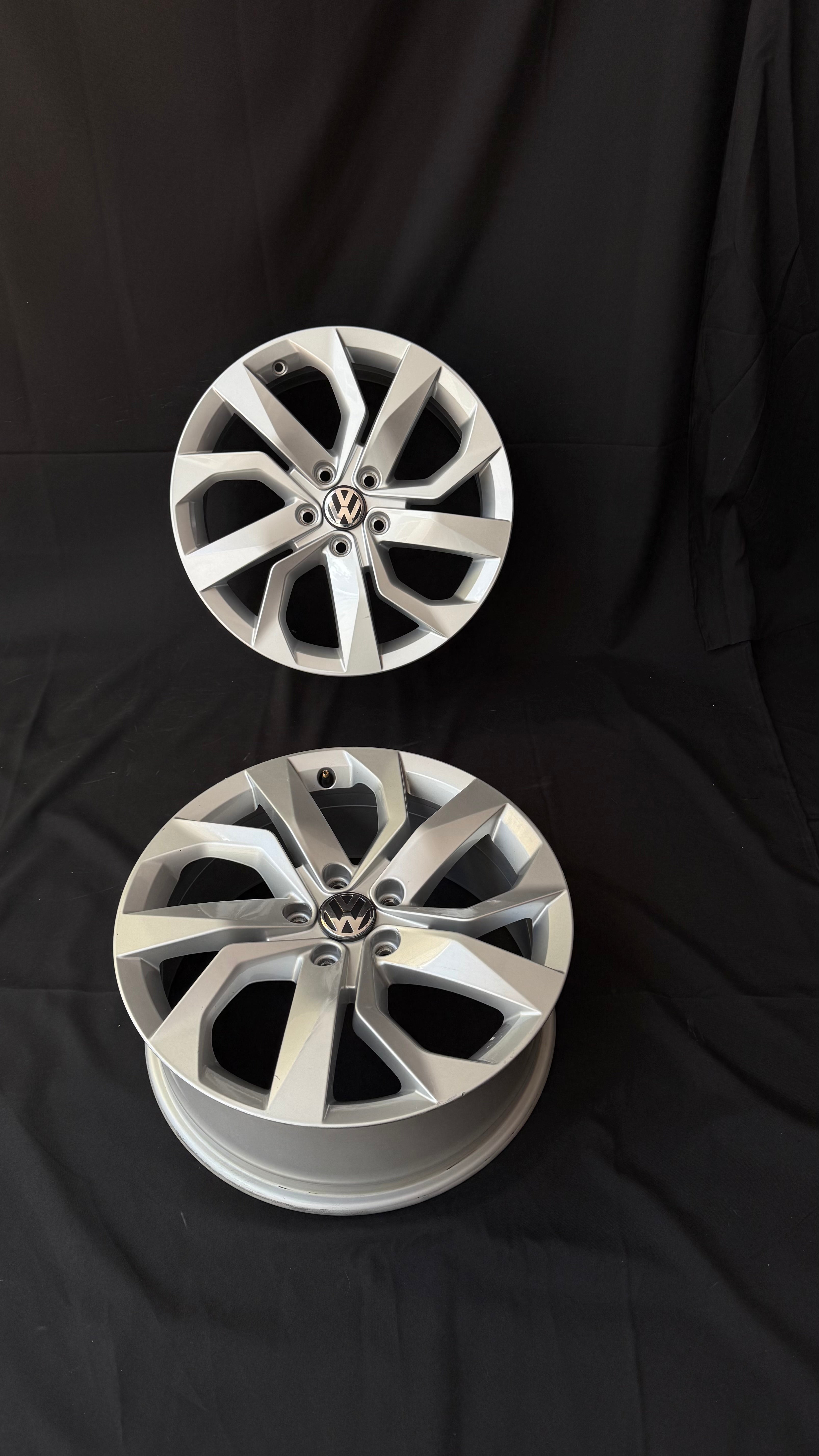 4 Rines 18” Volkswagen Tiguan Taos Golf Jetta MK6 MK7 Passat New Beetle Originales Seminuevos 5x112