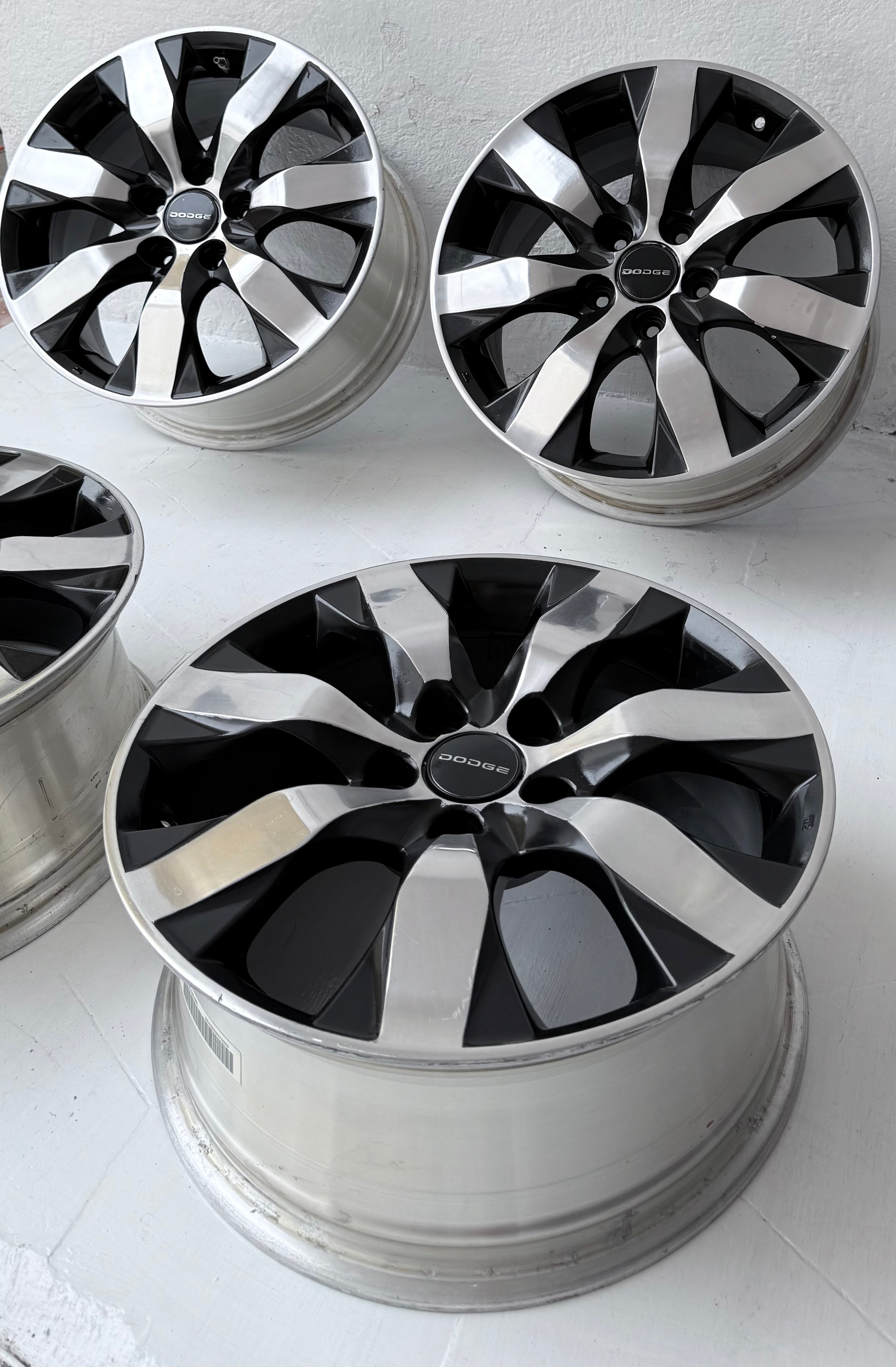 4 Rines 17” Dodge Voyager, Caravan, Nitro, Avenger y 300C – 5×114