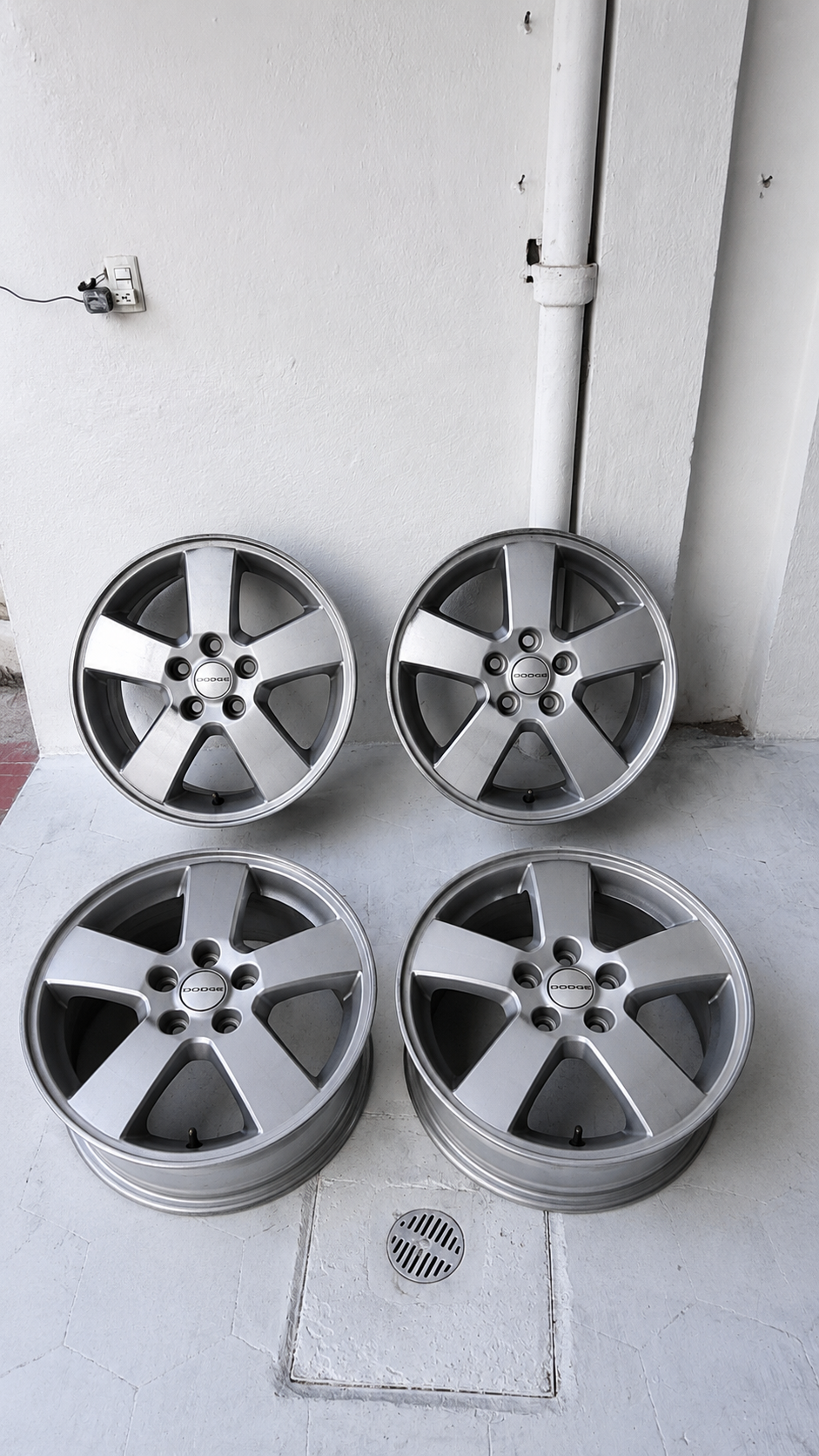4 Rines 16” Dodge Nitro, 300C, Avenger, Voyager y Caravan / Jeep Patriot, Liberty y Compass – 5×114