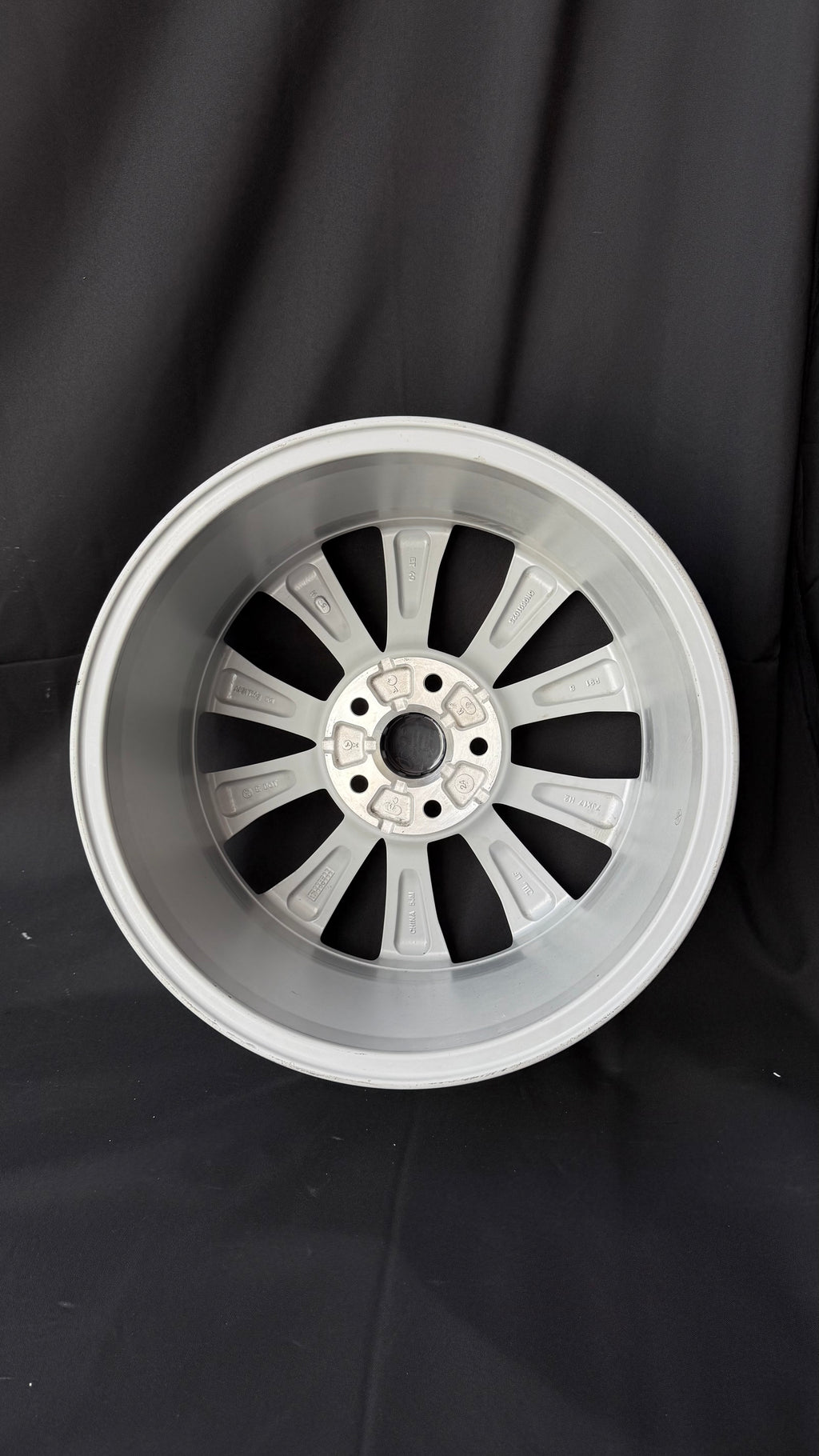1 Rin 17” Volkswagen Tiguan Taos Golf Jetta MK6 MK7 Original Nuevo 5x112