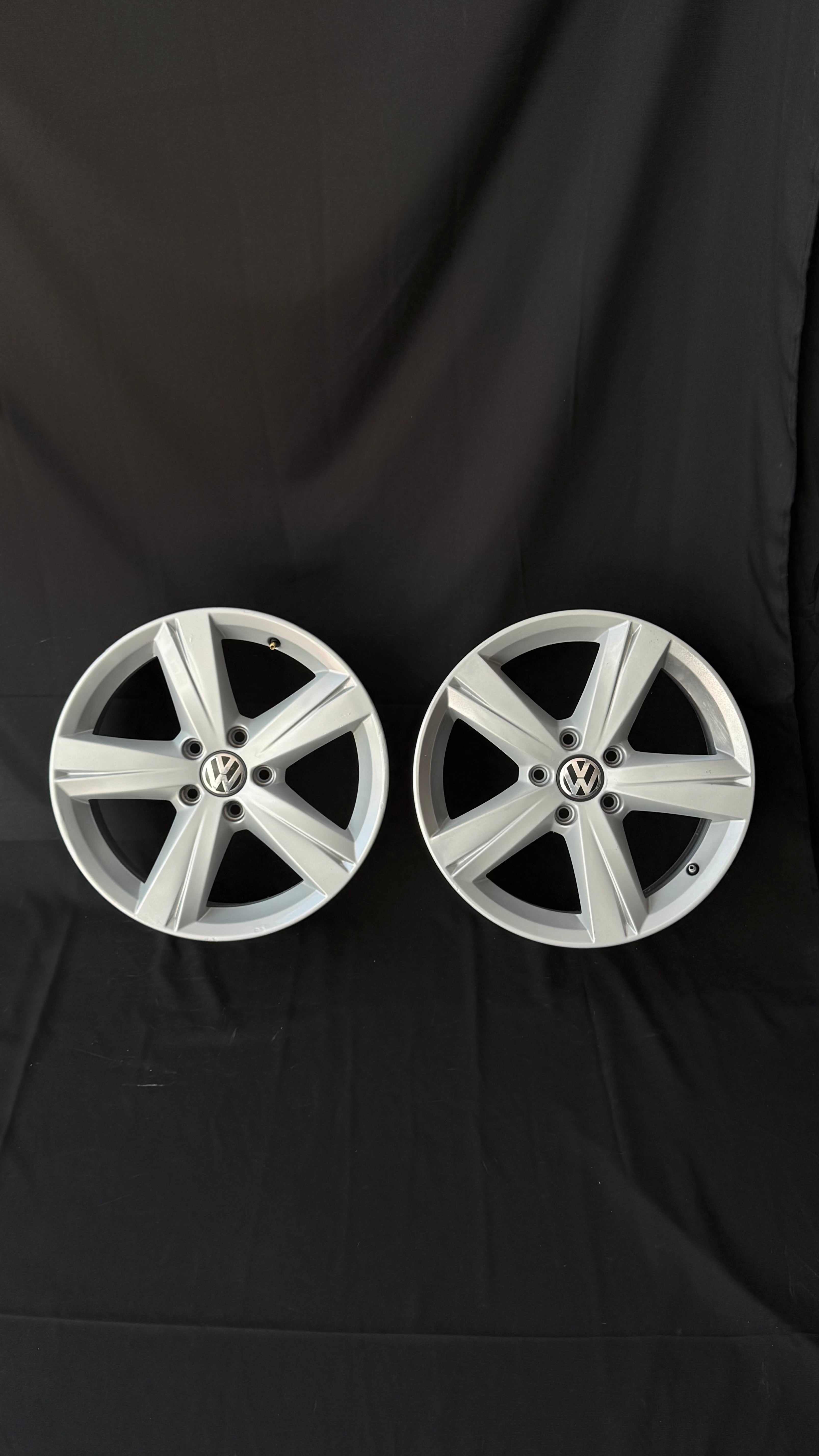 4 Rines 17” Volkswagen Golf Jetta Originales Seminuevos 5x112