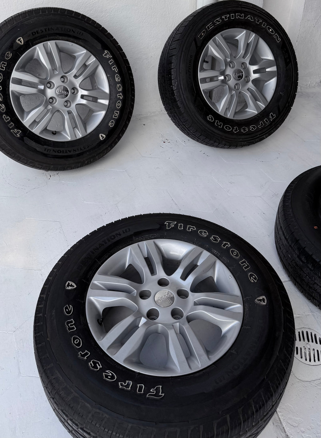 4 Rines con llantas 16” Jeep Liberty, Patriot, Compass, Wrangler, Dodge Nitro, Caravan y Voyager – 5×114