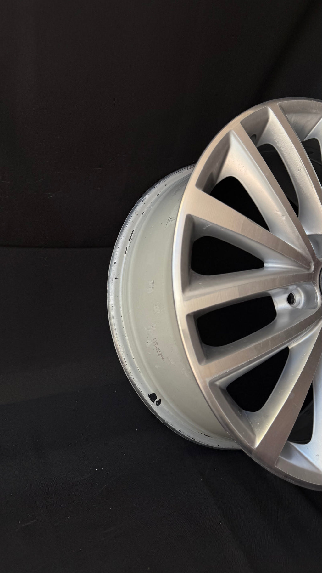 1 Rin 17” Volkswagen Jetta MK6 Sport Original Seminuevo 5x112