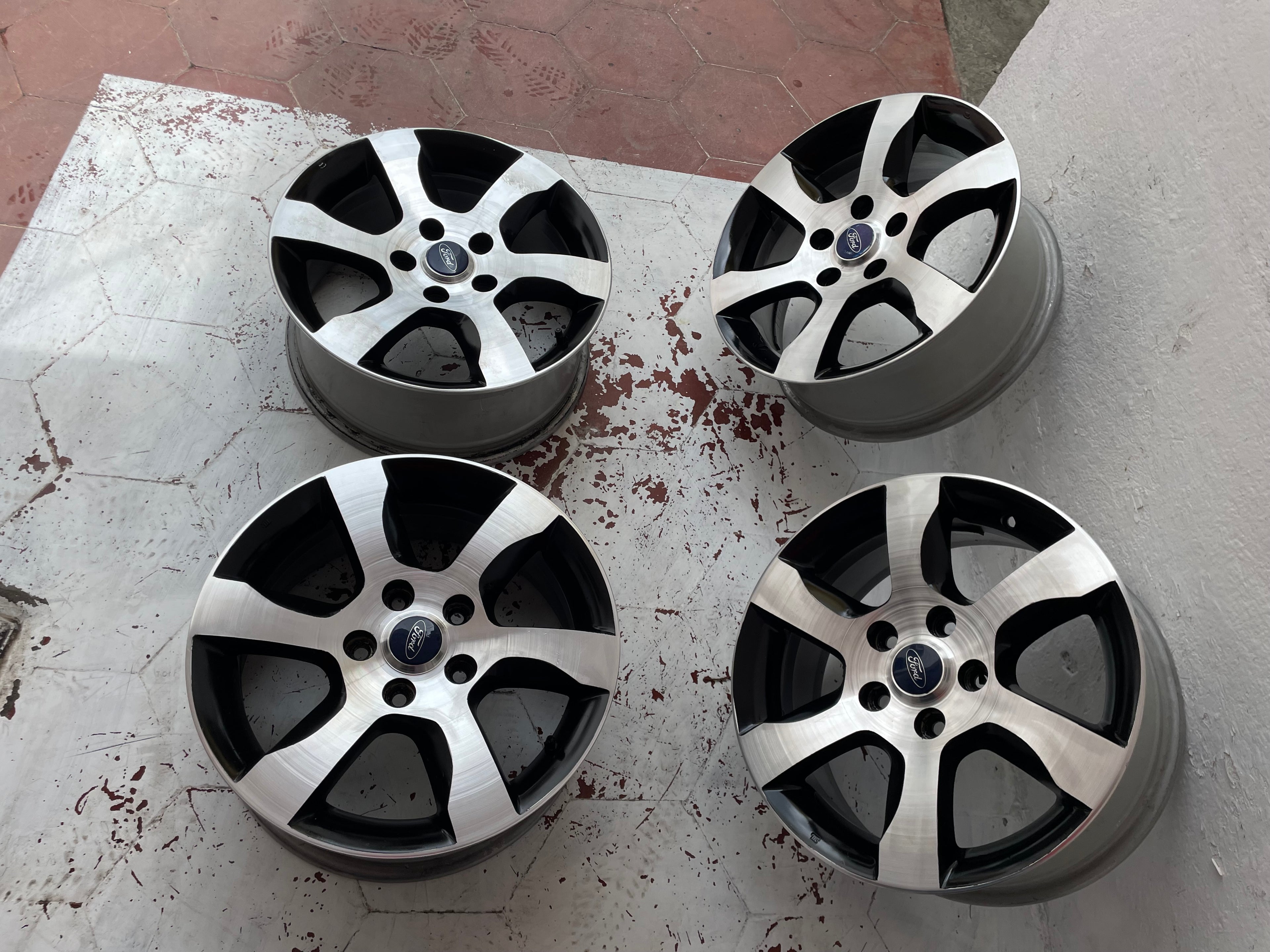 Rines de aleación para automóvil Ford Escape RANGER Mustan 16”