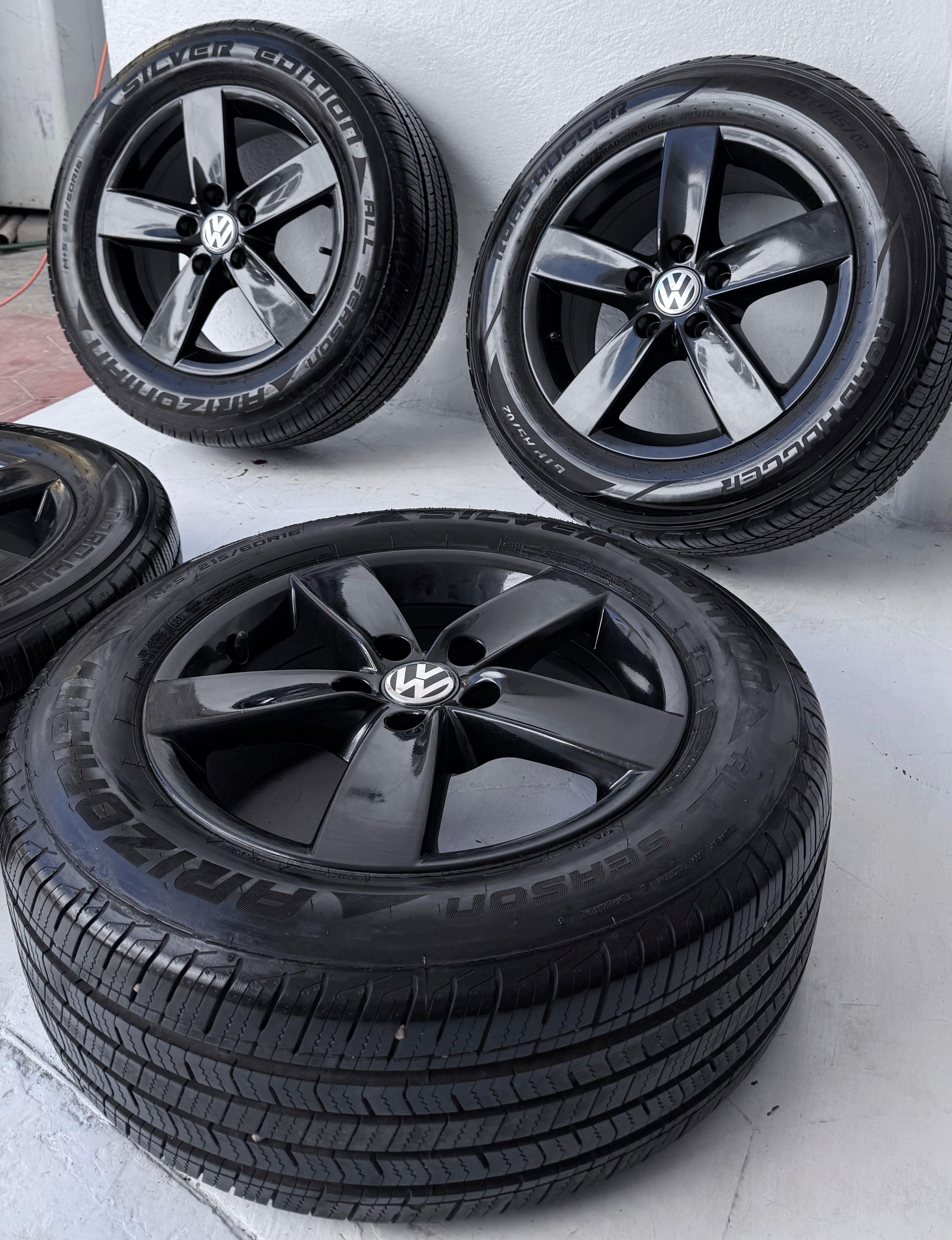 4 Rines con llantas 16” Volkswagen Golf, Jetta MK6 y Jetta MK7 – 5×112 | Black Piano