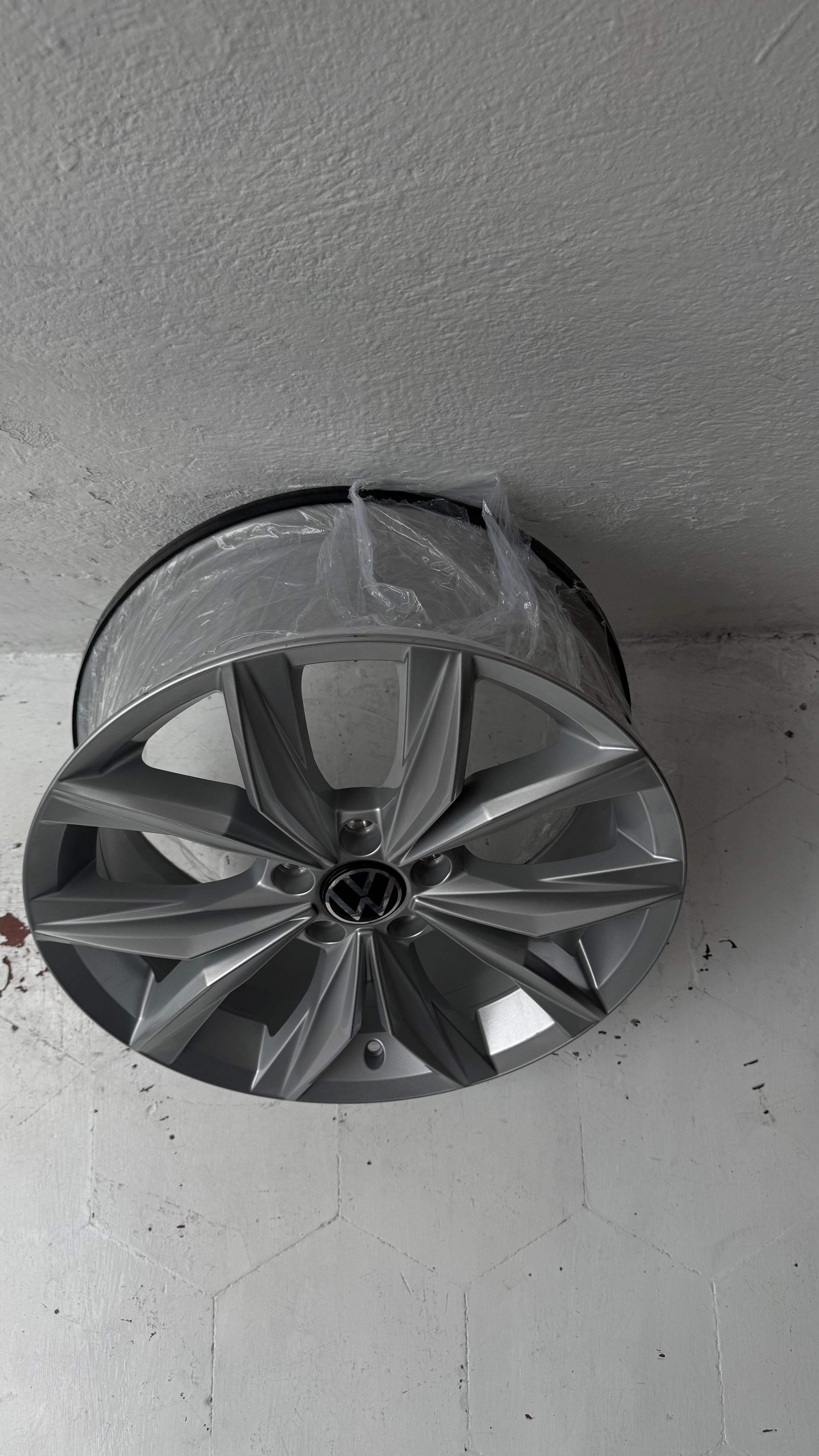 4 Rines 18” Volkswagen Tiguan R-Line – 5×112