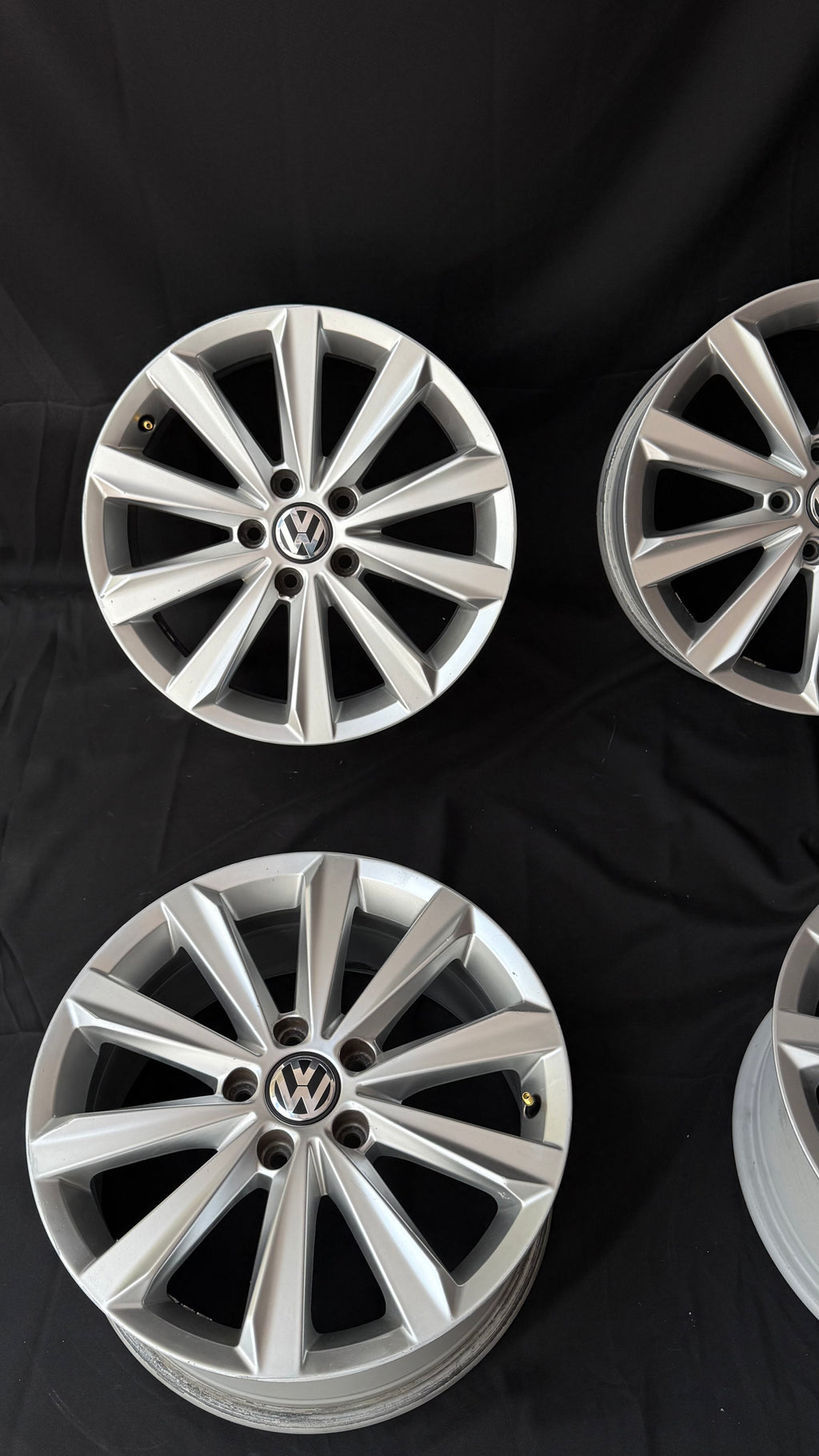 4 Rines 17” Volkswagen Tiguan Taos Golf Jetta MK6 MK7 Passat New Beetle Originales Seminuevos 5x112
