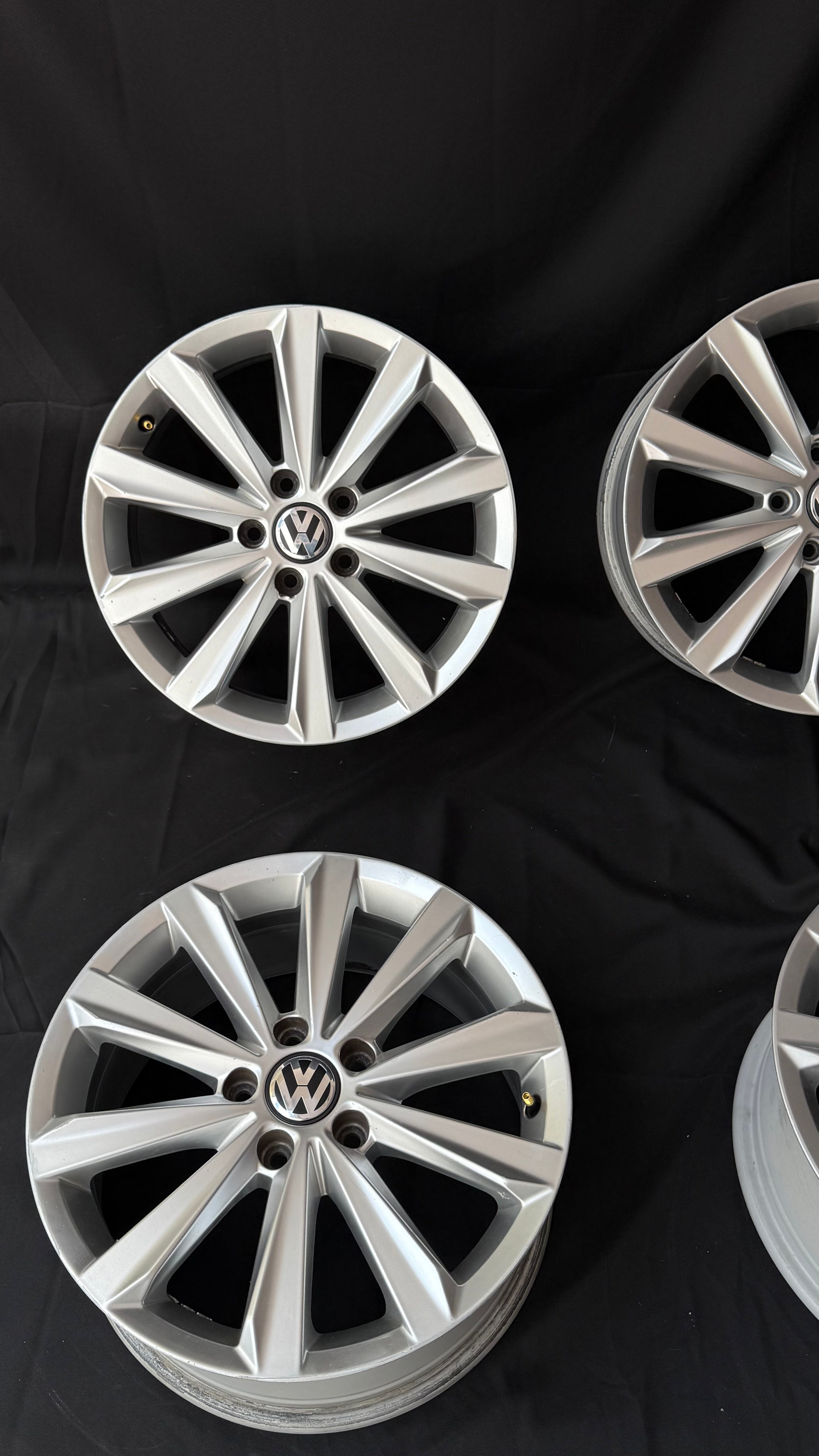 4 Rines 17” Volkswagen Tiguan Taos Golf Jetta MK6 MK7 Passat New Beetle Originales Seminuevos 5x112