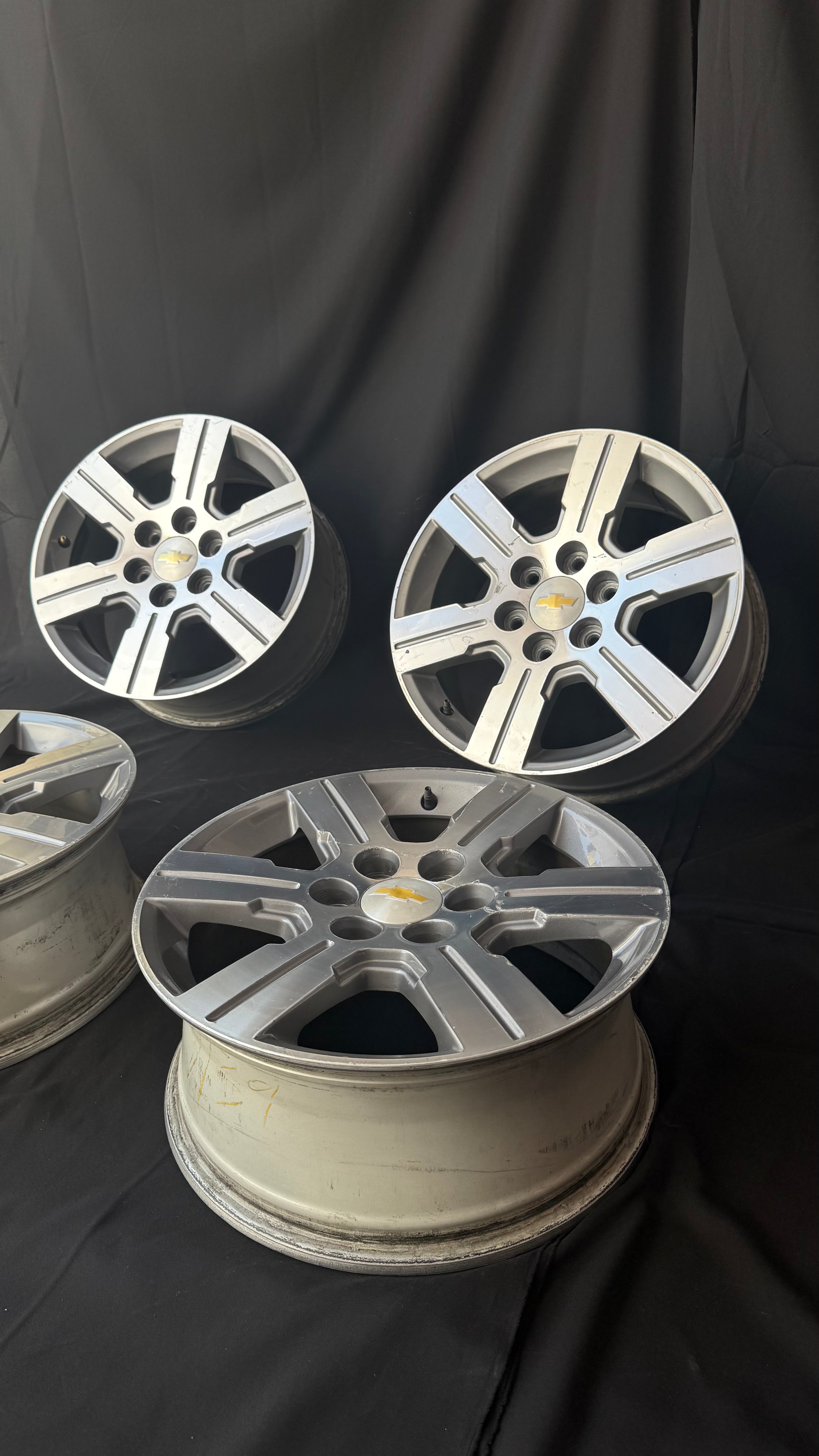 4 Rines 18” Chevrolet Silverado / GMC Suburban / Cheyenne / Express Van Originales