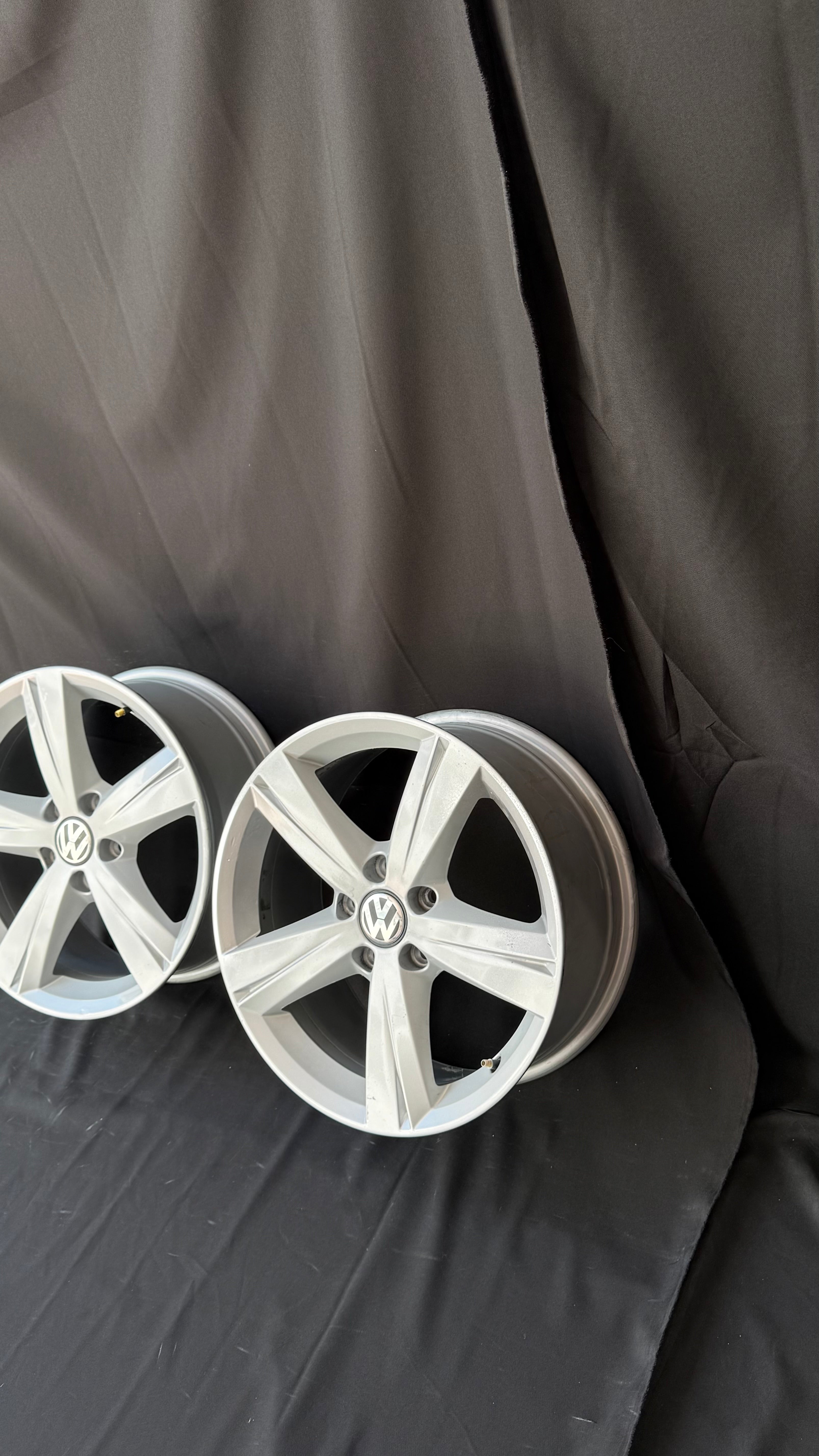 4 Rines 17” Volkswagen Golf Jetta Originales Seminuevos 5x112