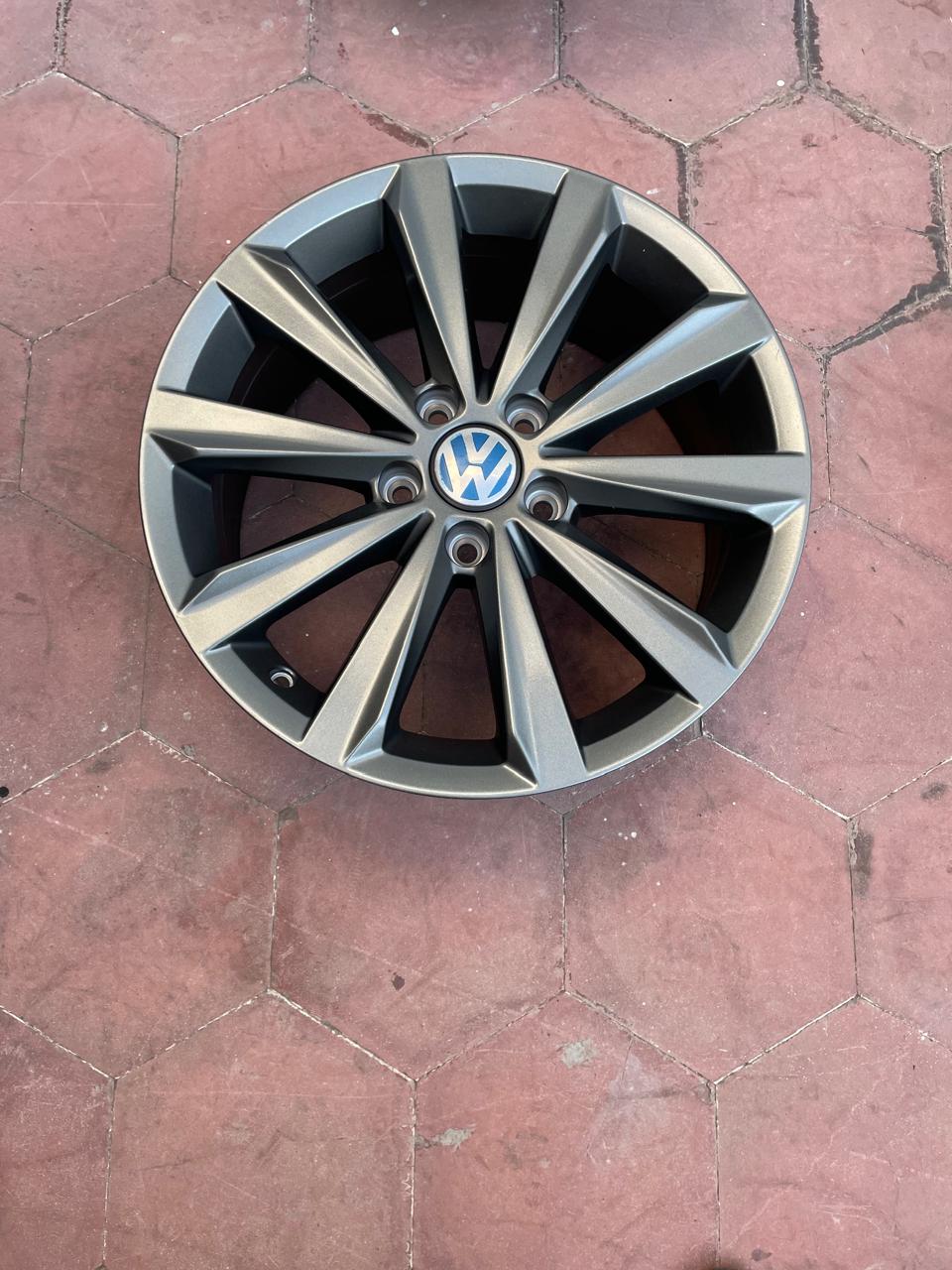 Juego de 4 Rines 17" Nuevos Volkswagen Taos Jetta MK7 MK6 New Beetle Passat Bora Originales 5x112