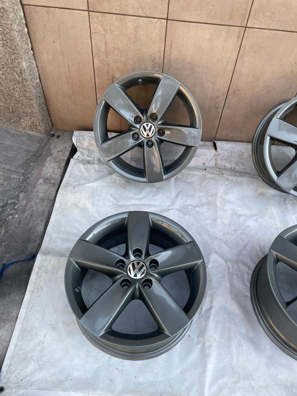 Juego de 4 Rines 16" Seminuevos Volkswagen Jetta MK7 MK6 Tiguan Bora Originales 5x112