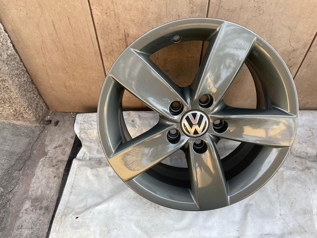 Juego de 4 Rines 16" Seminuevos Volkswagen Jetta MK7 MK6 Tiguan Bora Originales 5x112