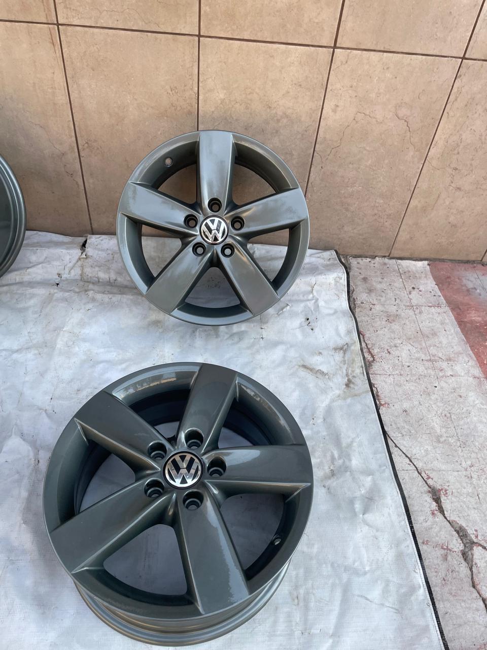 4 Rines 16" Volkswagen Guinness Originales Jetta MK7 MK6 Tiguan Bora 5x112 Seminuevos