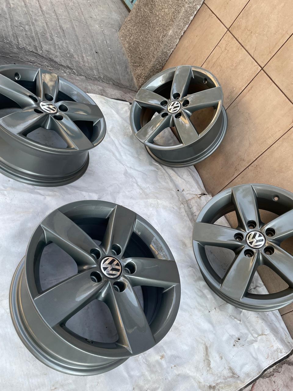 4 Rines 16" Volkswagen Guinness Originales Jetta MK7 MK6 Tiguan Bora 5x112 Seminuevos