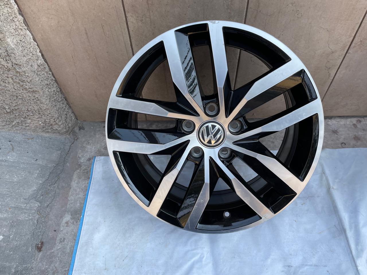 4 Rines 17” Volkswagen Golf Jetta MK6 MK7 Tiguan Taos Originales Seminuevos 5x112