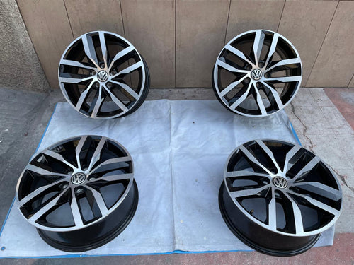 4 Rines 17” Volkswagen Golf Jetta MK6 MK7 Tiguan Taos Originales Seminuevos 5x112