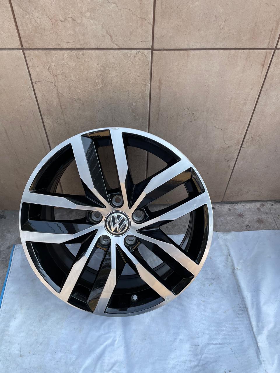4 Rines 17” Volkswagen Golf Jetta MK6 MK7 Tiguan Taos Originales Nuevos 5x112