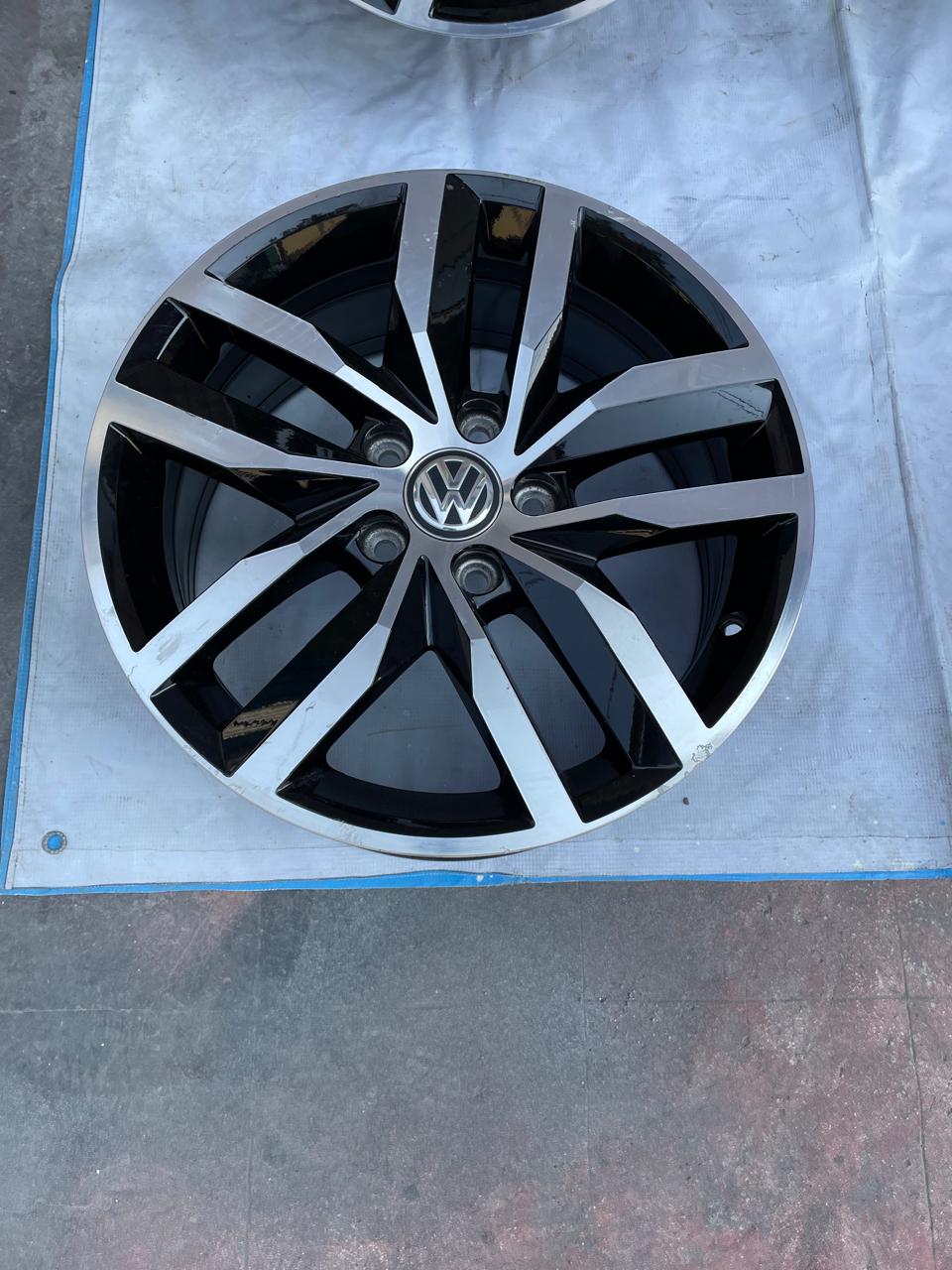 4 Rines 17” Volkswagen Golf Jetta MK6 MK7 Tiguan Taos Originales Nuevos 5x112