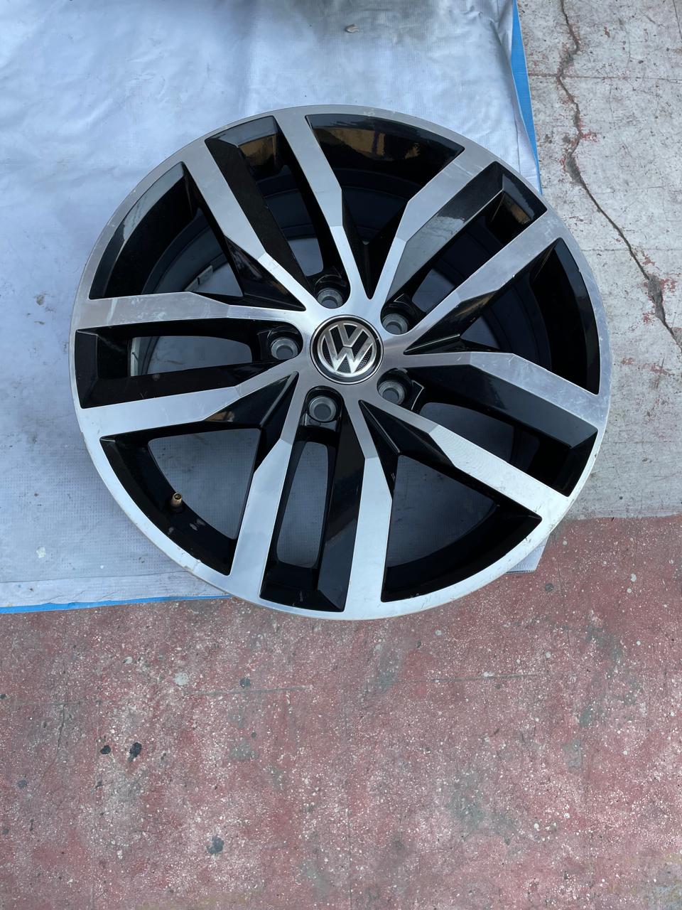 4 Rines 17” Volkswagen Golf Jetta MK6 MK7 Tiguan Taos Originales Nuevos 5x112