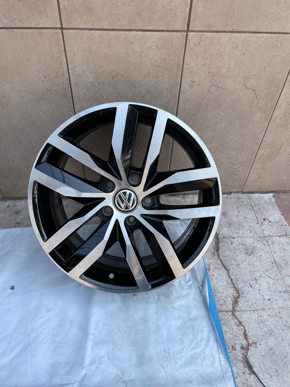 4 Rines 17” Volkswagen Golf Jetta MK6 MK7 Tiguan Taos Originales Nuevos 5x112