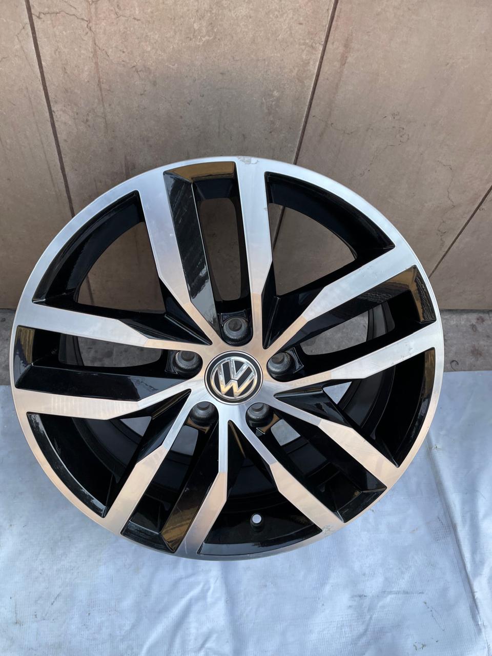 4 Rines 17” Volkswagen Golf Jetta MK6 MK7 Tiguan Taos Originales Seminuevos 5x112
