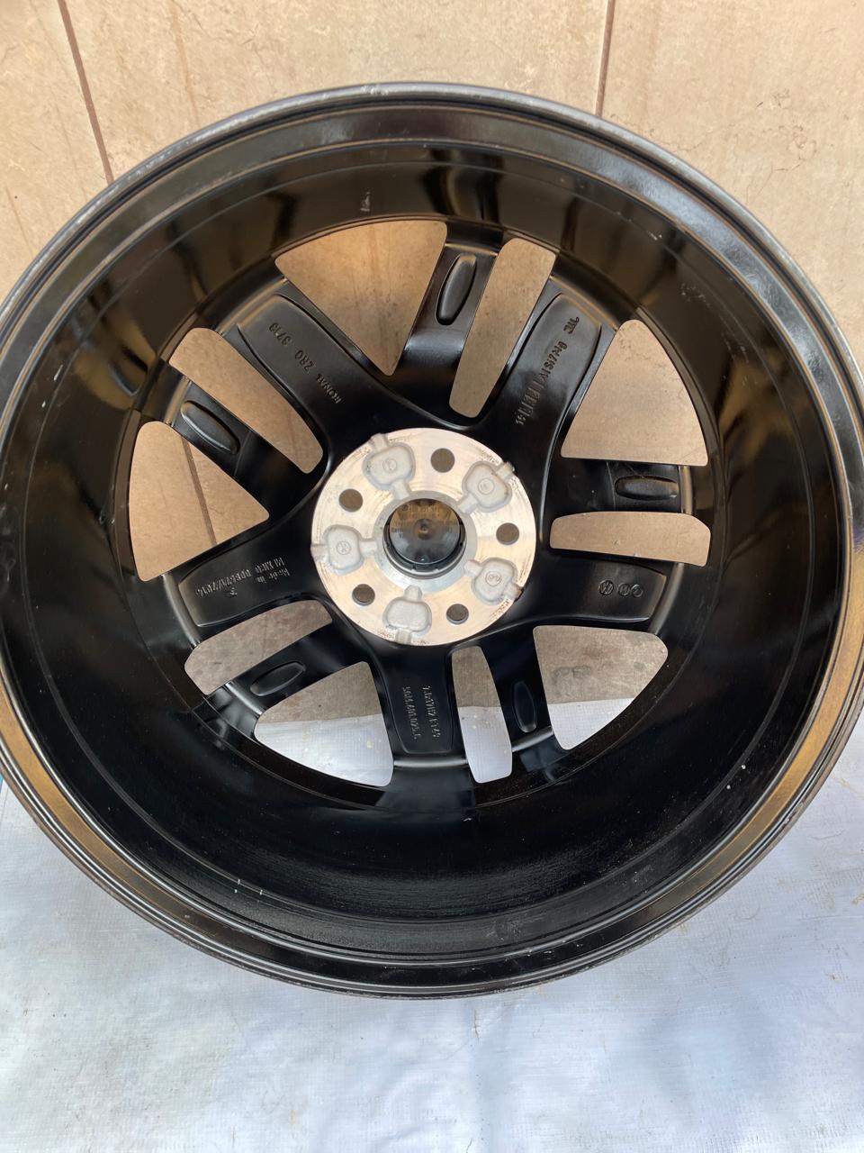 4 Rines 17” Volkswagen Golf Jetta MK6 MK7 Tiguan Taos Originales Seminuevos 5x112