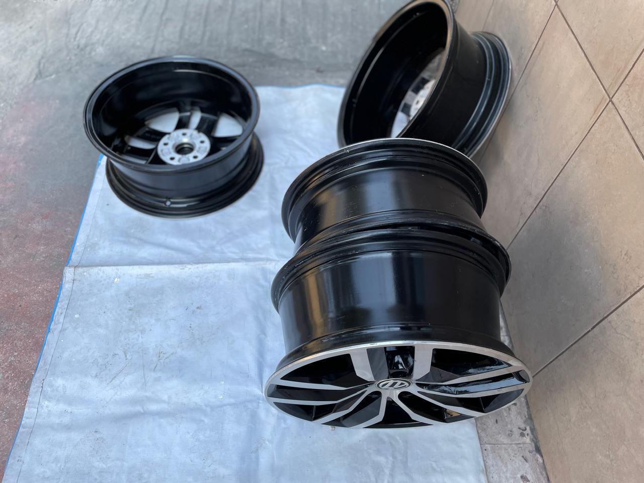 4 Rines 17” Volkswagen Golf Jetta MK6 MK7 Tiguan Taos Originales Nuevos 5x112