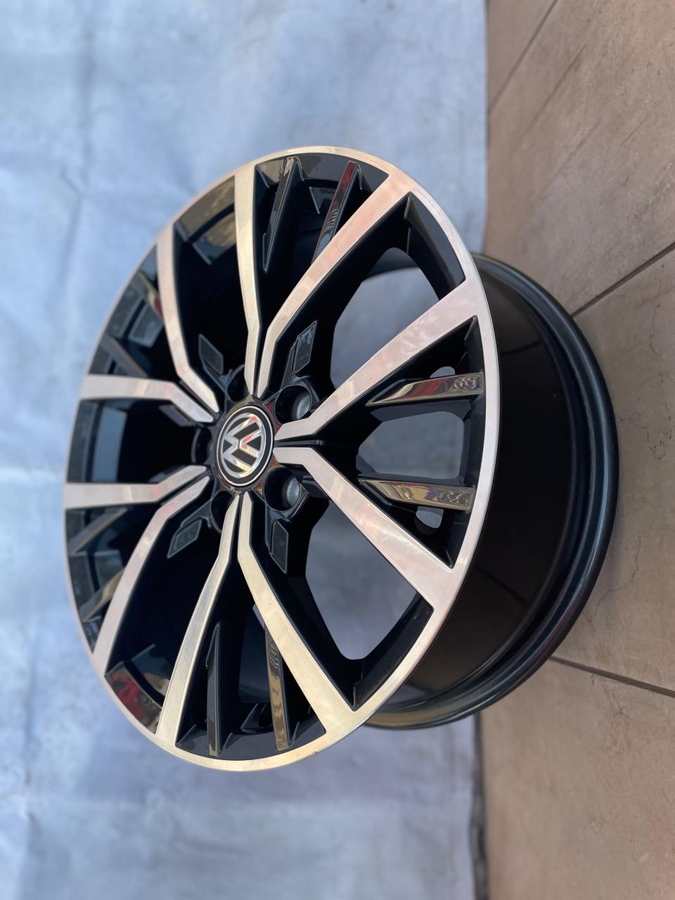 1 Rin 17" Volkswagen TAOS TIGUAN JETTA MK7 MK6 Original 5x112 Negro Brillante